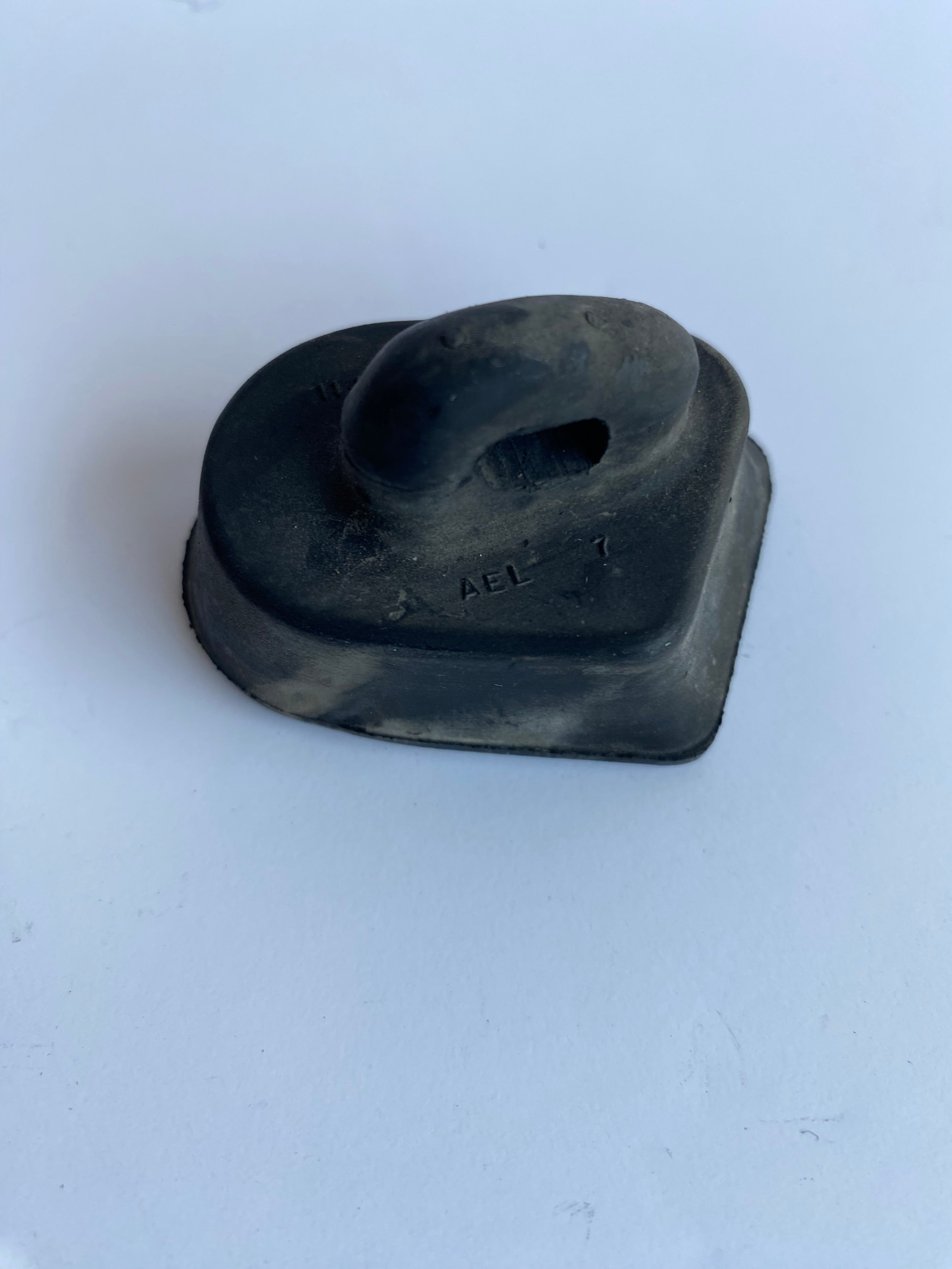 Cache de cadre supérieur droit Dyna Harley Davidson REF OEM 11457