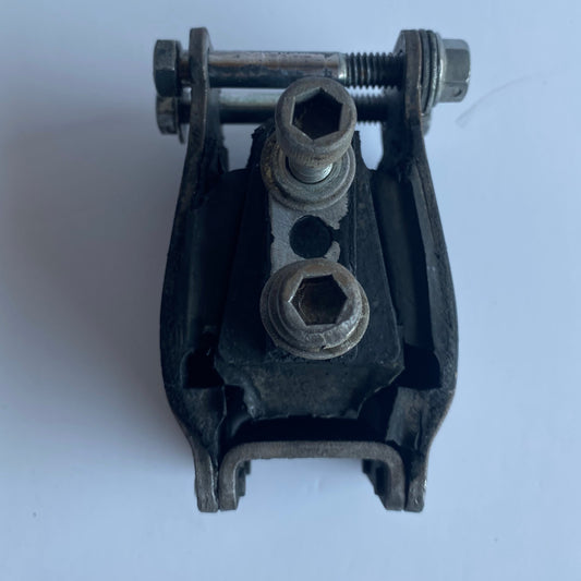 Silent bloc moteur avant Dyna Harley Davidson REF OEM 47583-90B