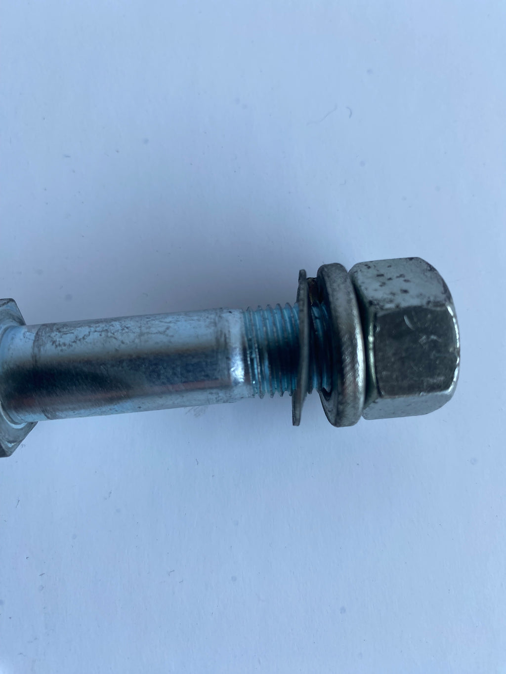 Vis amortisseur arrière supérieur Dyna Harley Davidson REF OEM 54557-90A