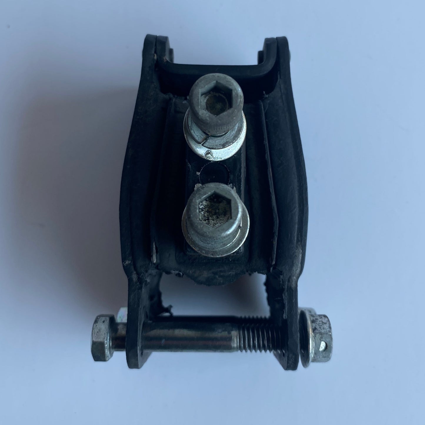 Silent bloc moteur arrière Dyna Harley Davidson REF OEM 47564-99