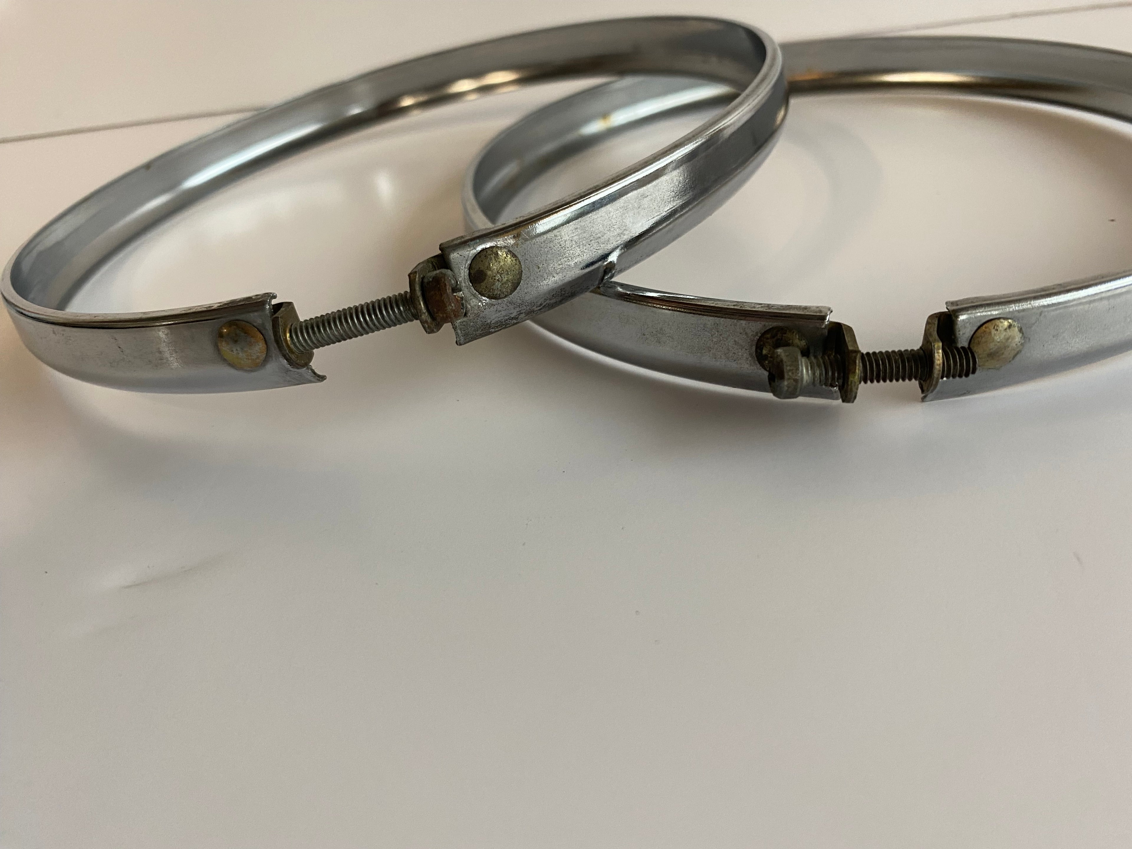Harley Davidson 5 3/4 Zoll Scheinwerfer-Halbblende OEM-Referenz: 67744-75