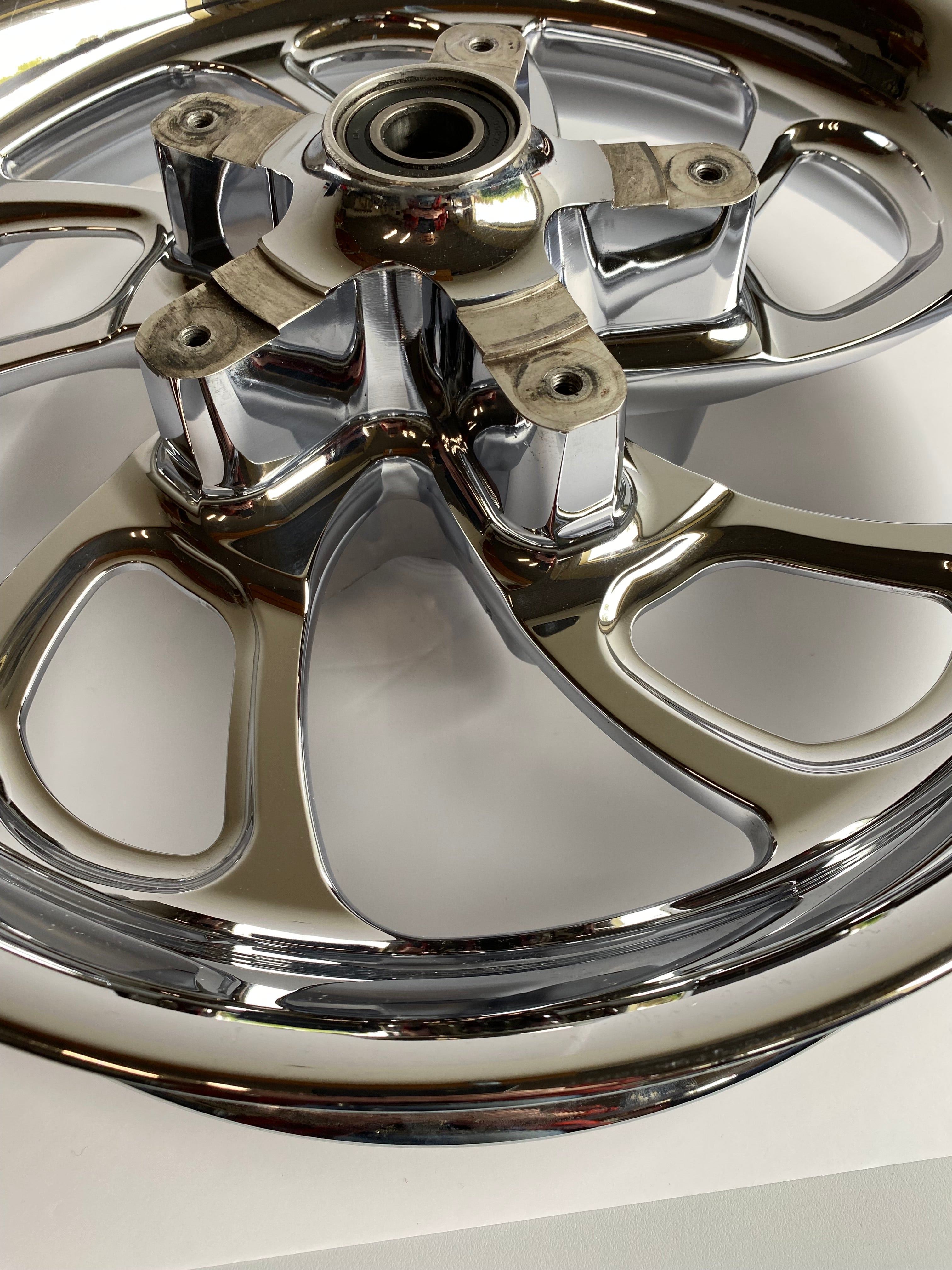 CVO 18 inch front wheel harley davidson REF OEM: 40818-08
