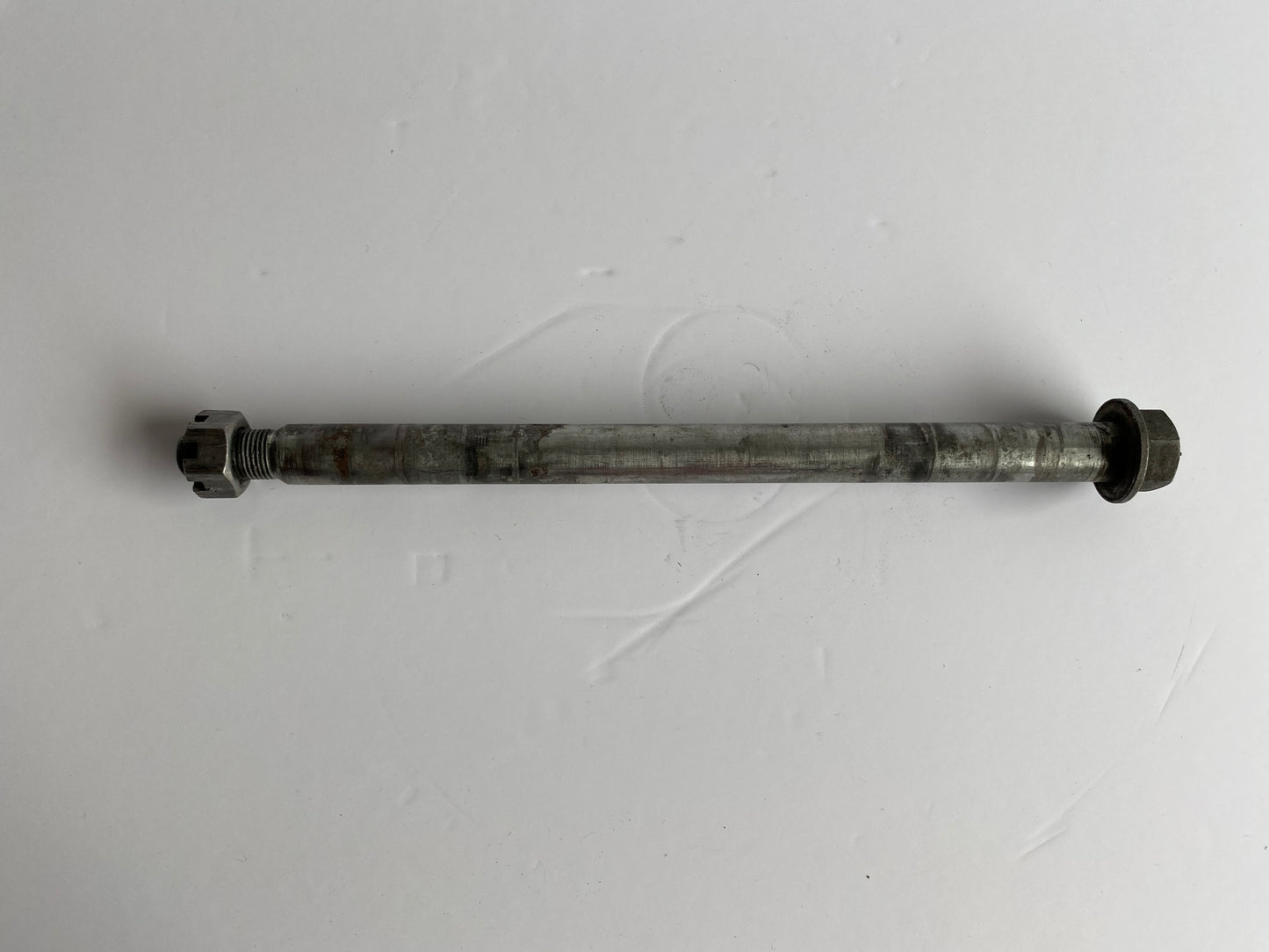 Axe de roue arrière Harley Davidson REF OEM : 41563-77A