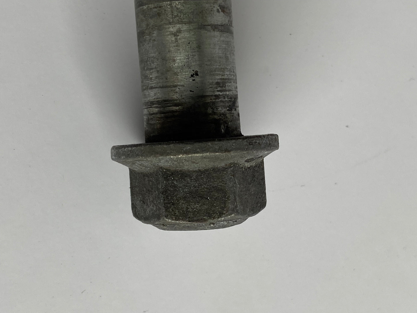 Axe de roue arrière Harley Davidson REF OEM : 41563-77A