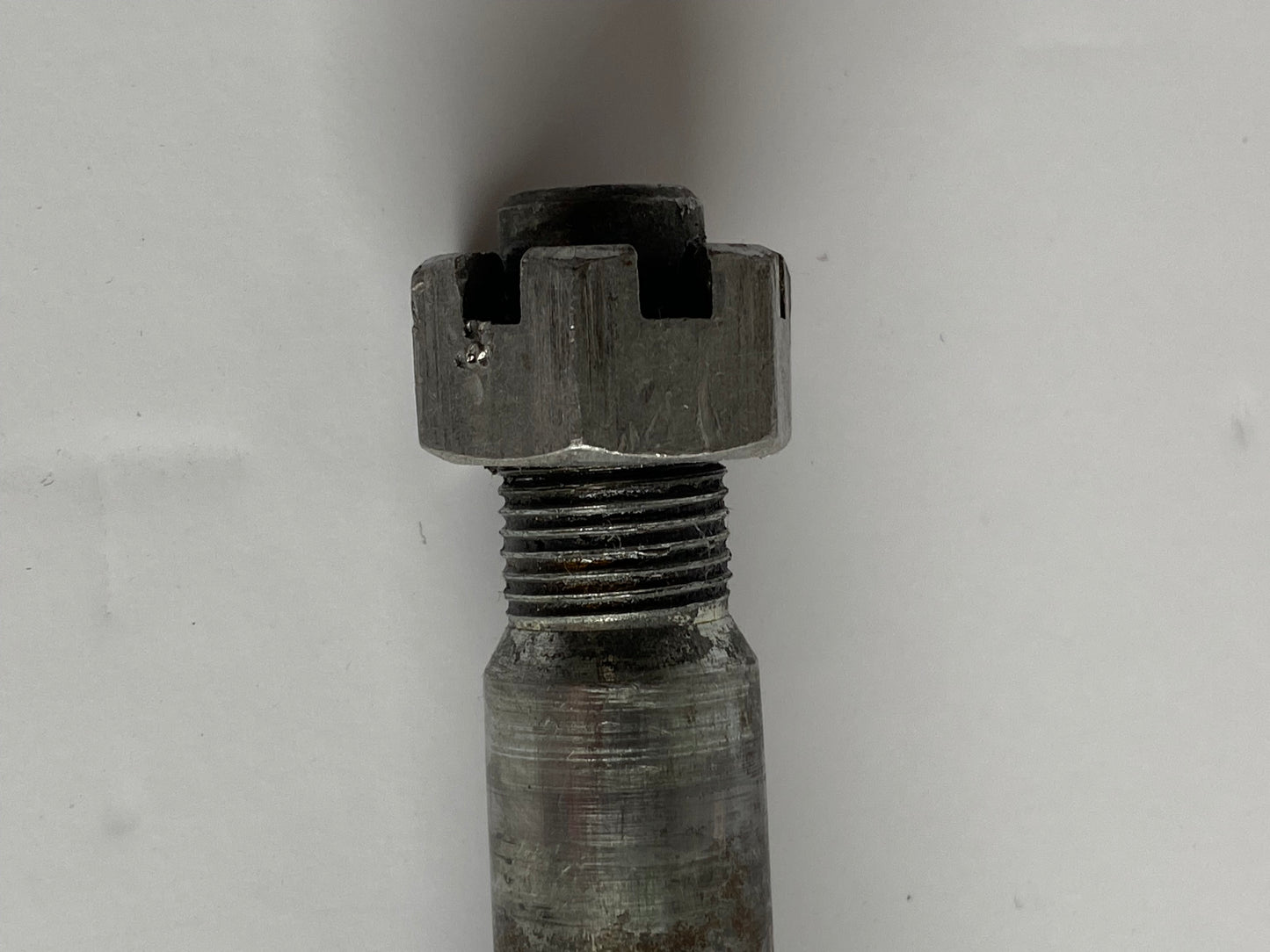 Axe de roue arrière Harley Davidson REF OEM : 41563-77A