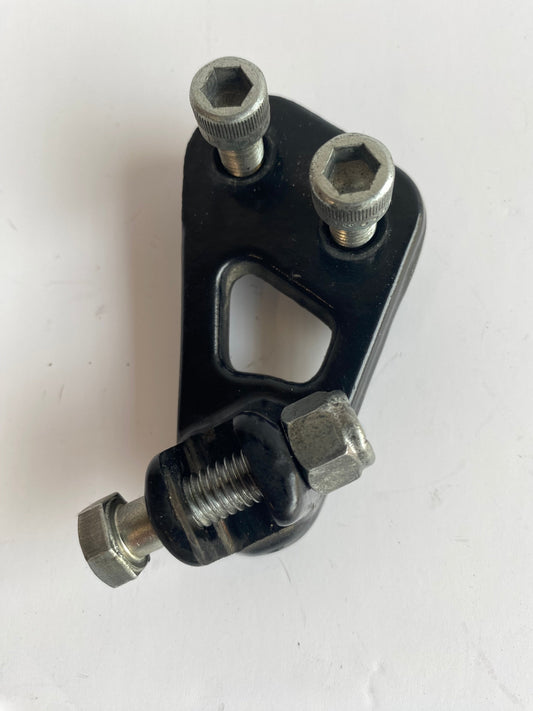 Support cale pied gauche passager Dyna Harley Davidson REF OEM 52142-94