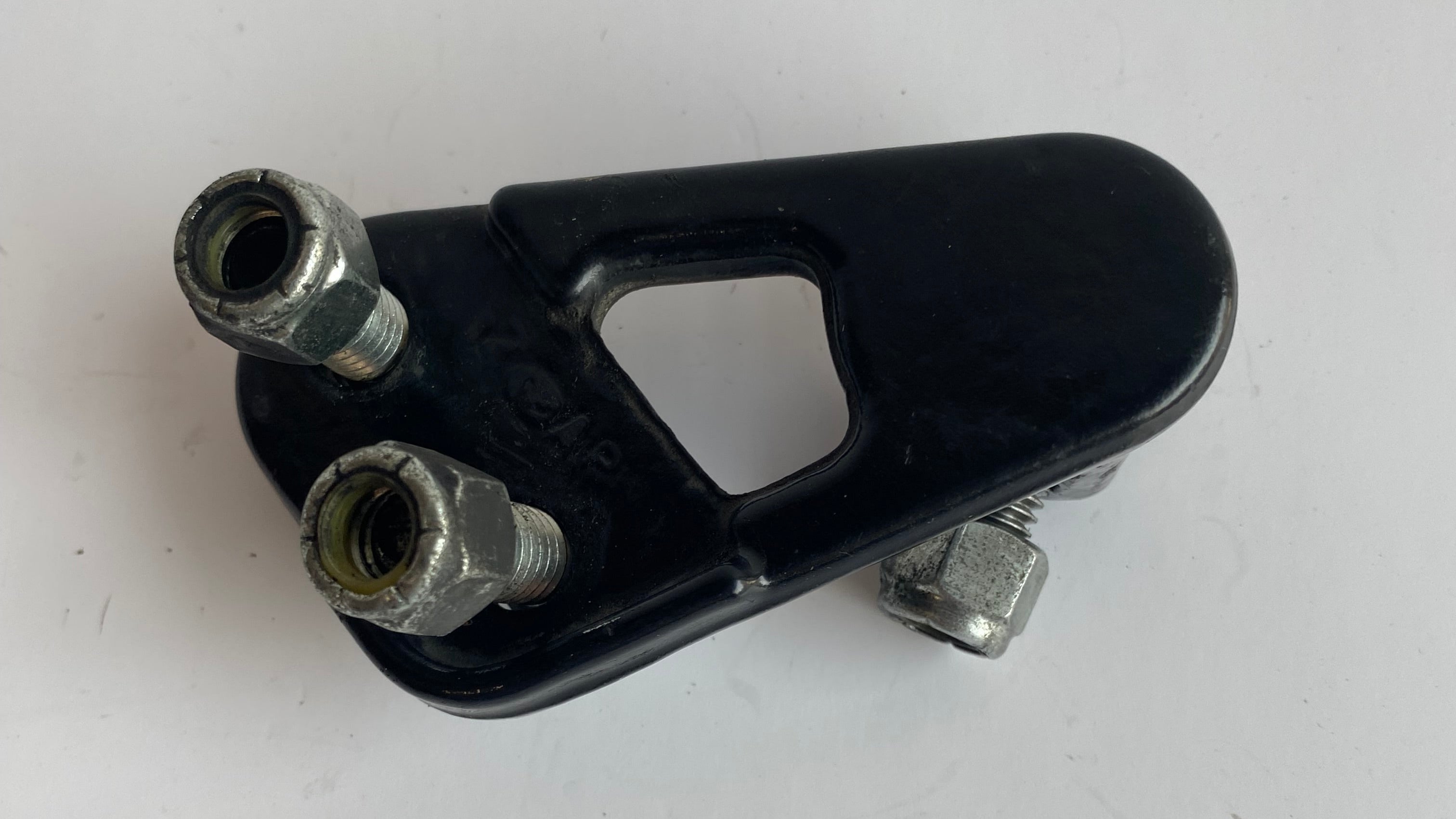 Support cale pied gauche passager Dyna Harley Davidson REF OEM 52142-94