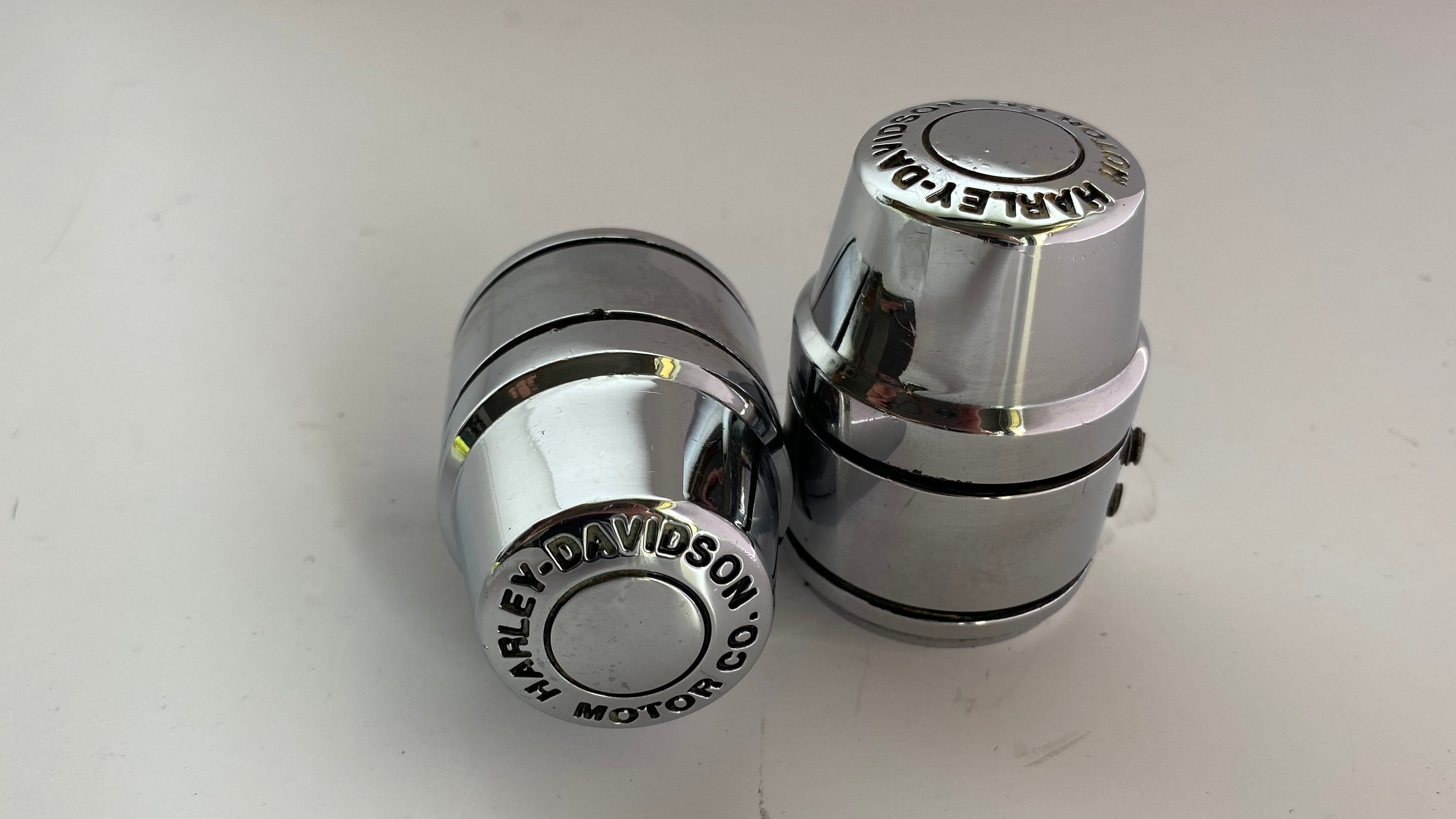 Jeu de caches de vis amortisseurs supérieur Sportster Harley Davidson REF OEM 54616-96