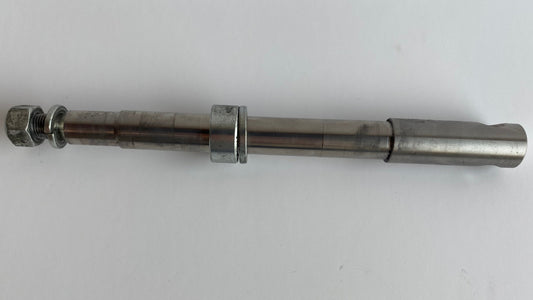 Axe de roue avant Dyna et Sportster Harley Davidson REF OEM 43895-00