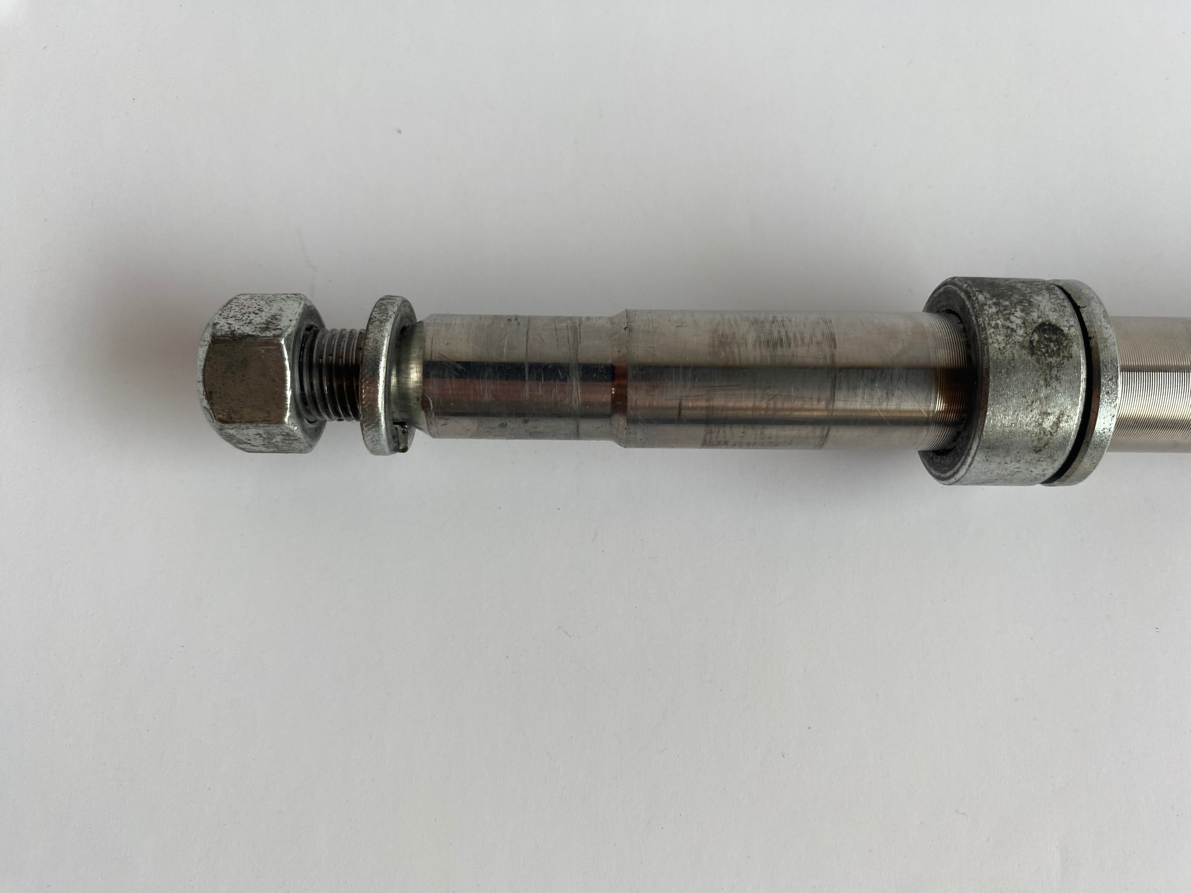 Front wheel axle Dyna and Sportster Harley Davidson REF OEM 43895-00
