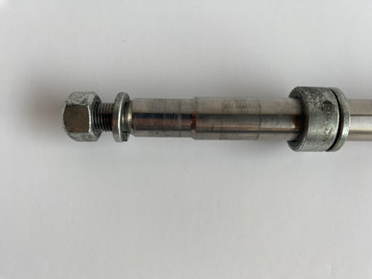 Axe de roue avant Dyna et Sportster Harley Davidson REF OEM 43895-00