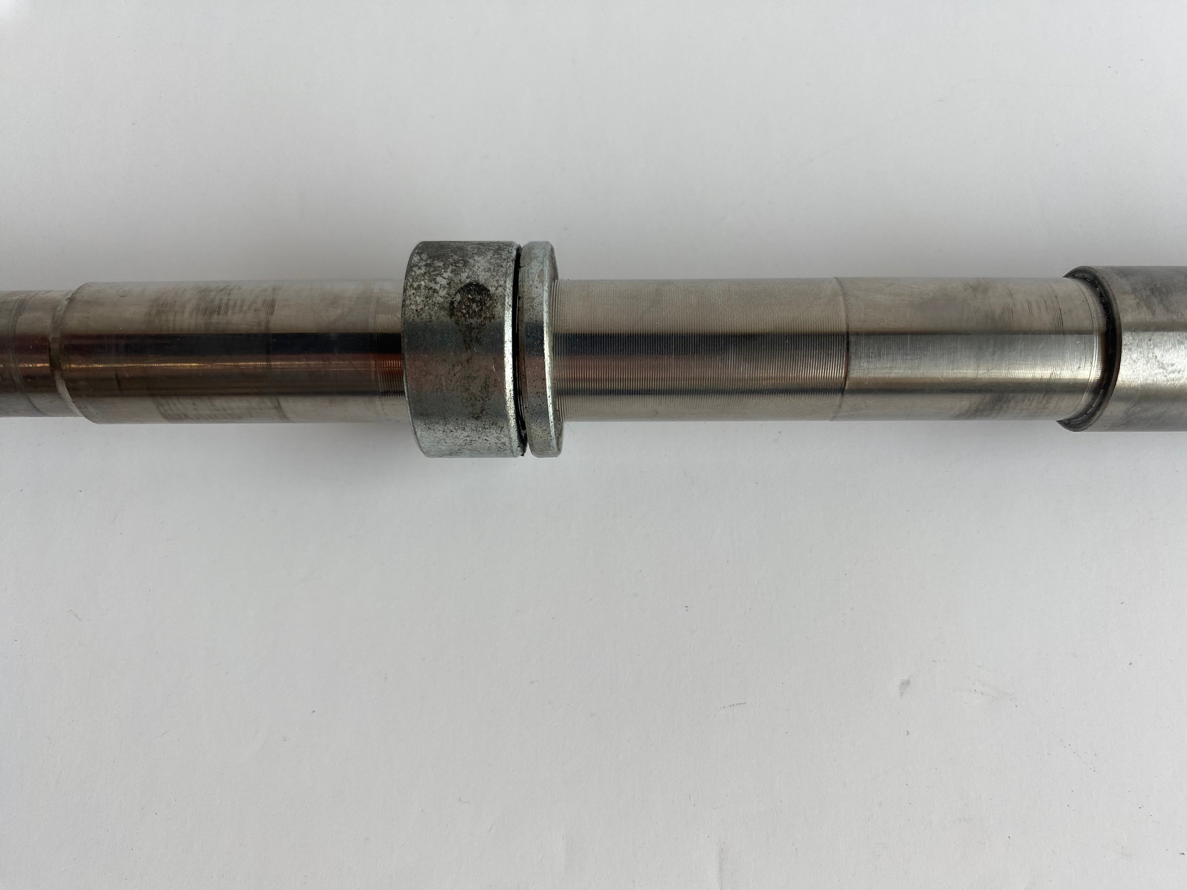 Front wheel axle Dyna and Sportster Harley Davidson REF OEM 43895-00