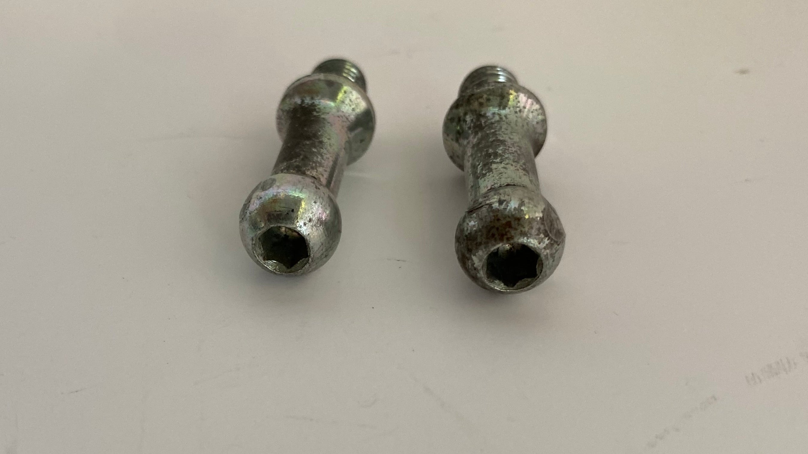 jeu de 2 tiges rotules de clignotants avants Harley Davidson REF OEM 68265-04