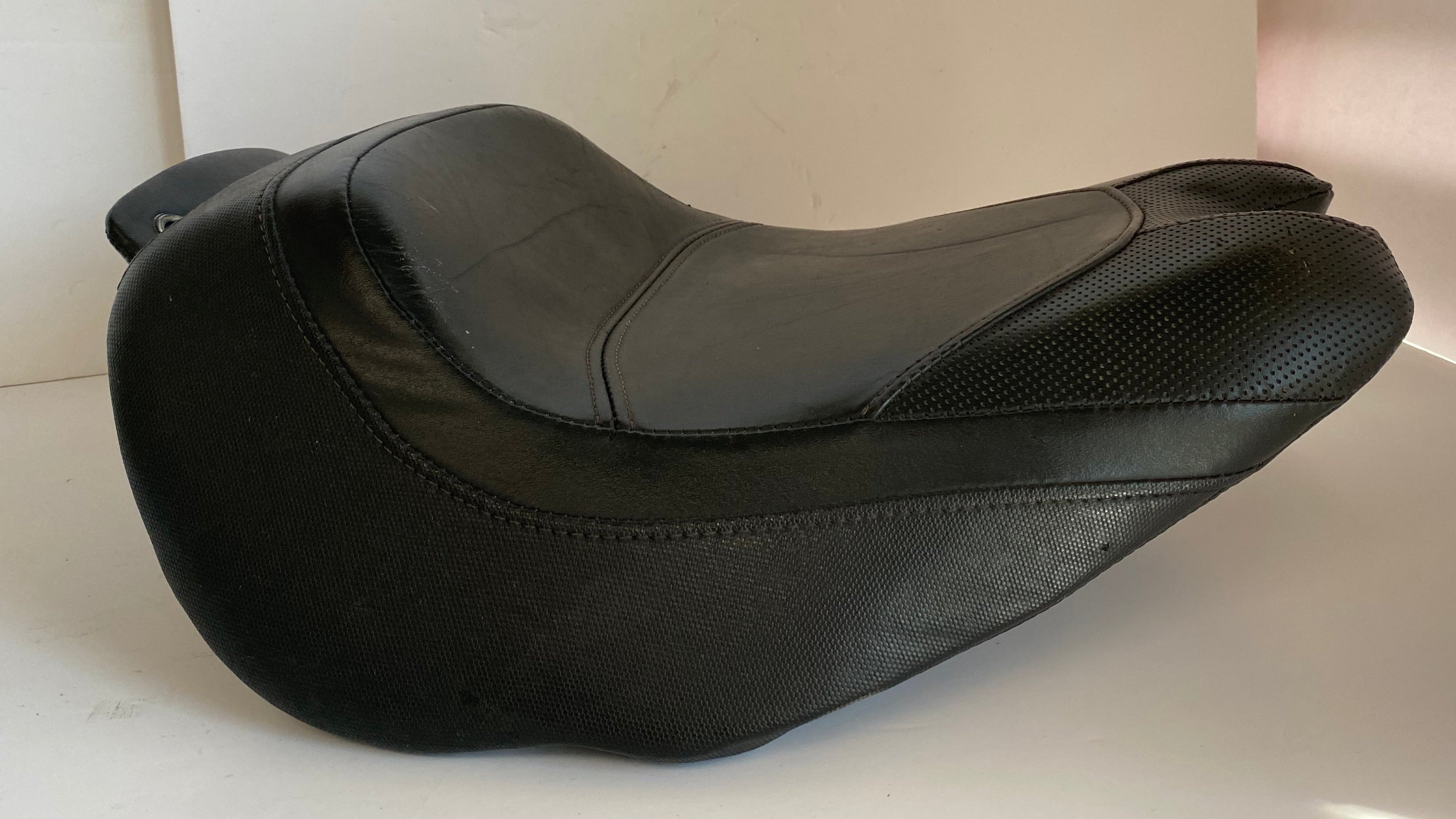 Selle solo Softail Breakout CVO Harley Davidson REF OEM 52000239