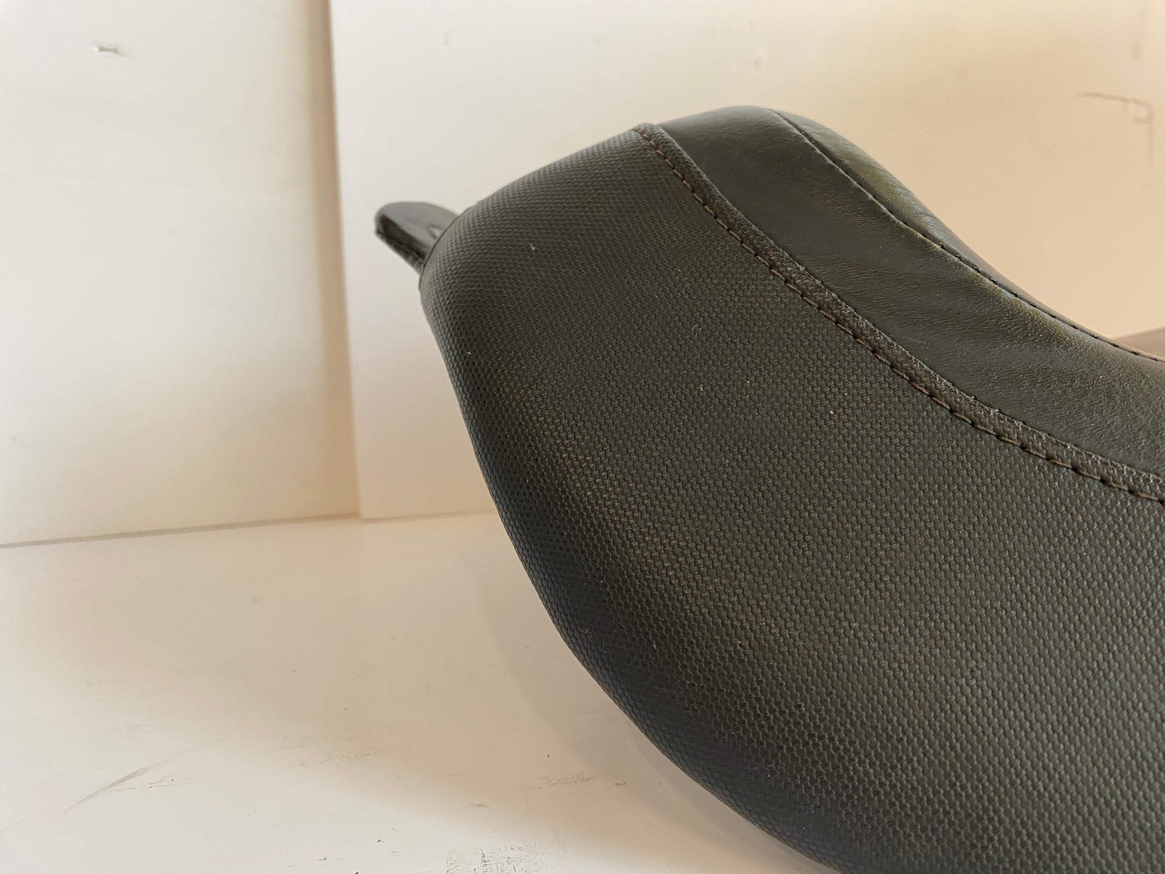 Selle solo Softail Breakout CVO Harley Davidson REF OEM 52000239