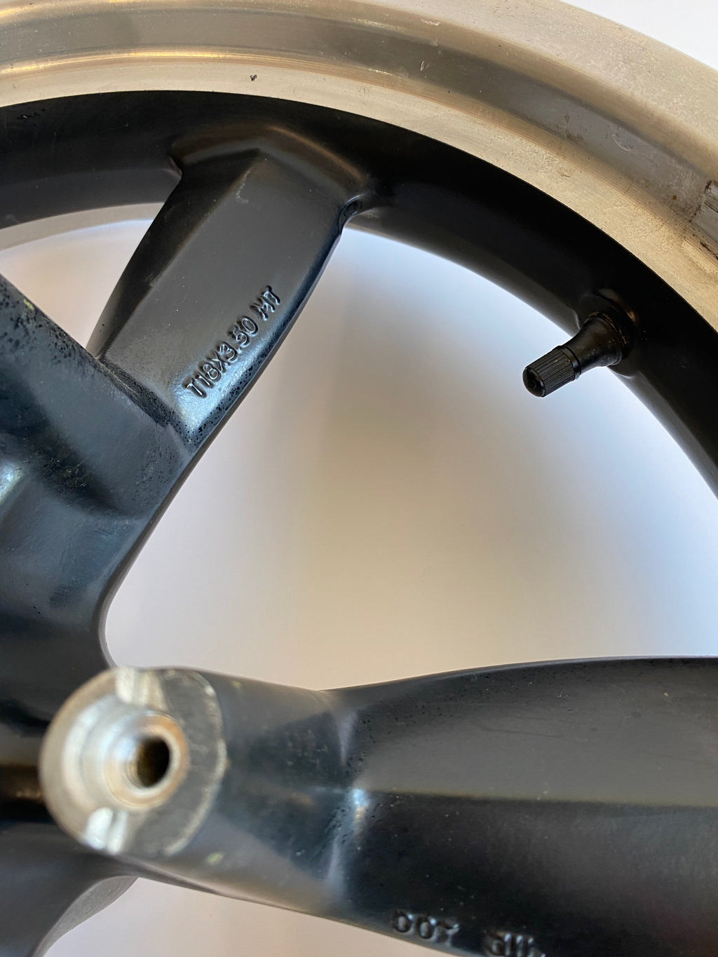 Dyna Switchback front wheel Harley Davidson OEM REF: 47855-12