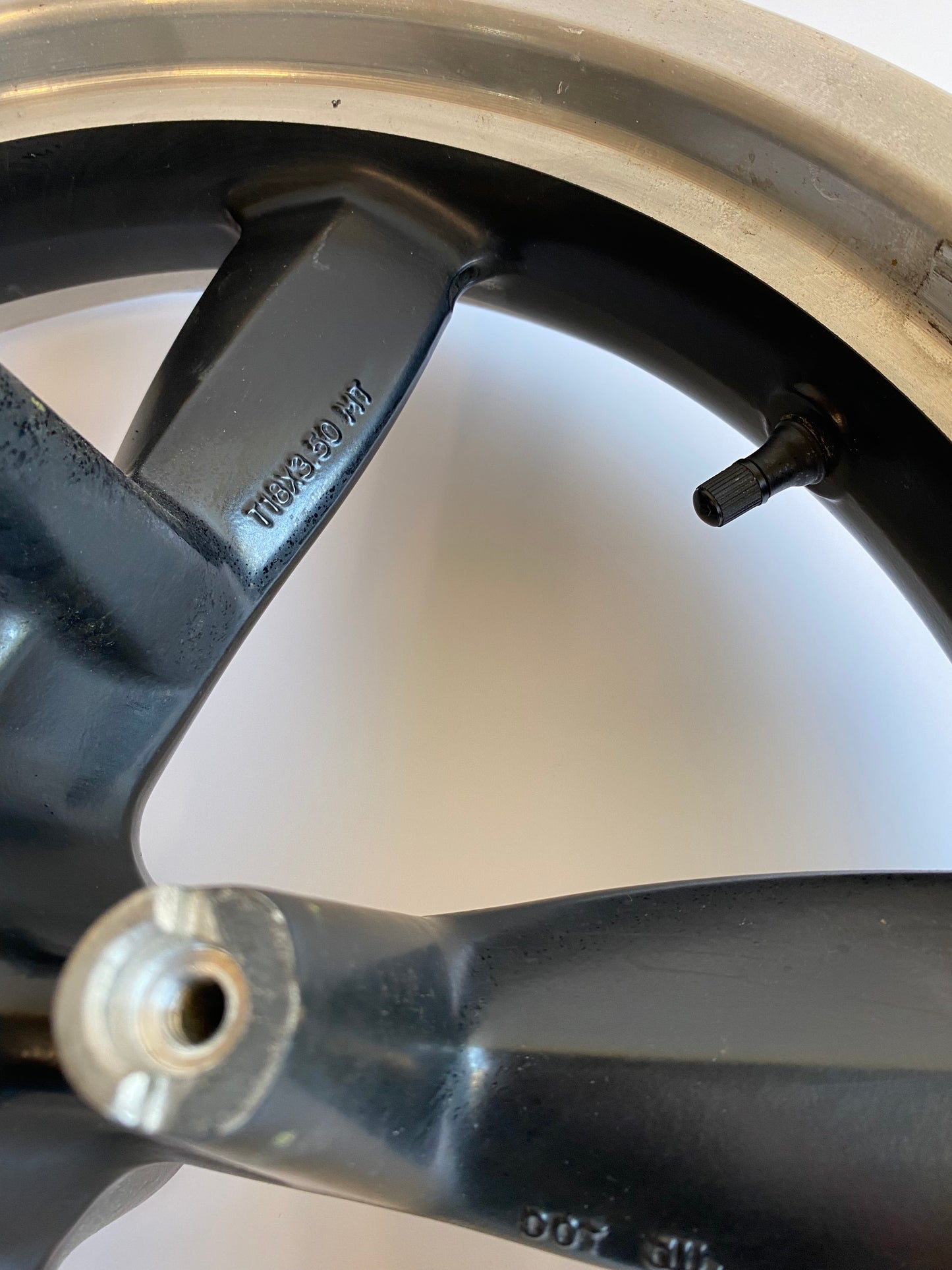 Roue avant Dyna Switchback Harley Davidson REF OEM : 47855-12