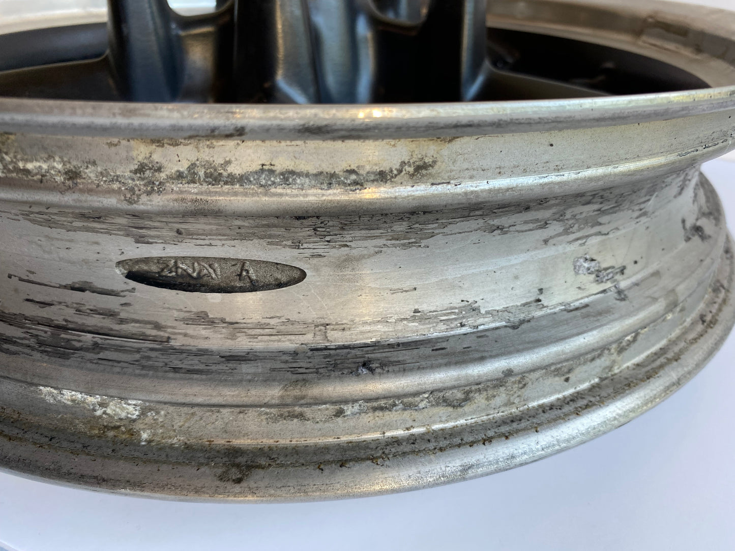 Roue avant Dyna Switchback Harley Davidson REF OEM : 47855-12