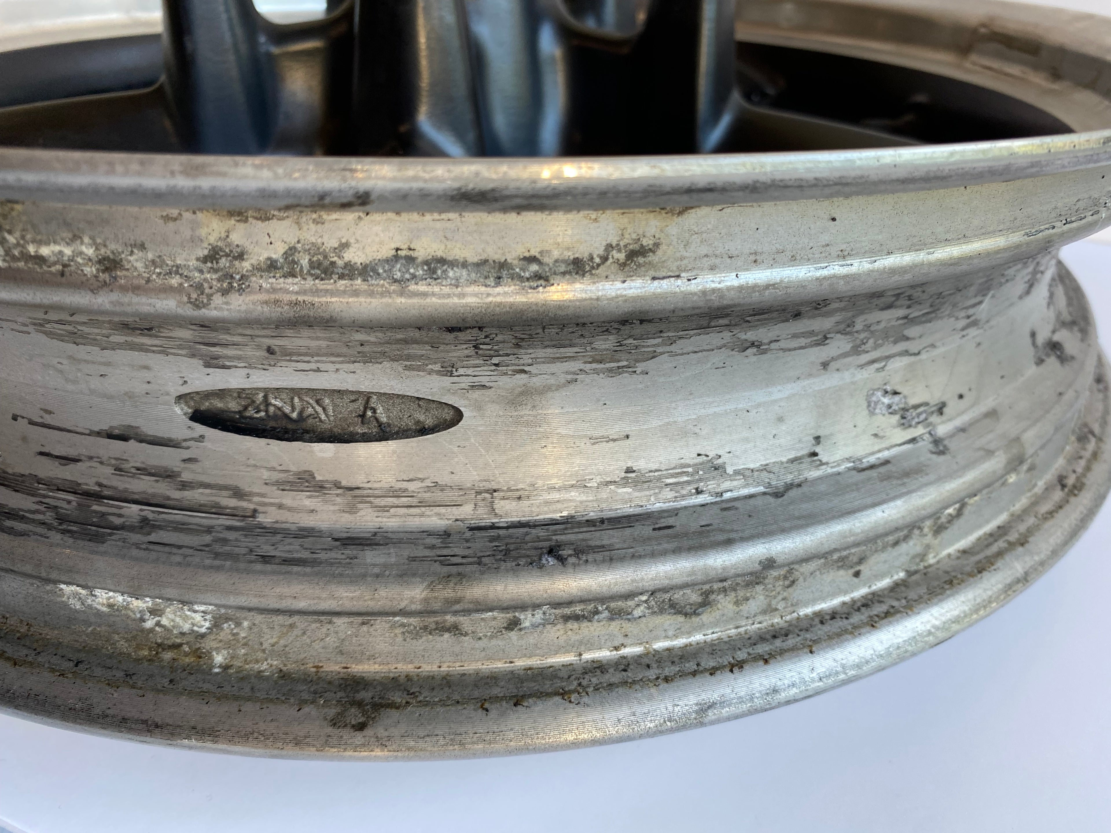 Dyna Switchback front wheel Harley Davidson OEM REF: 47855-12