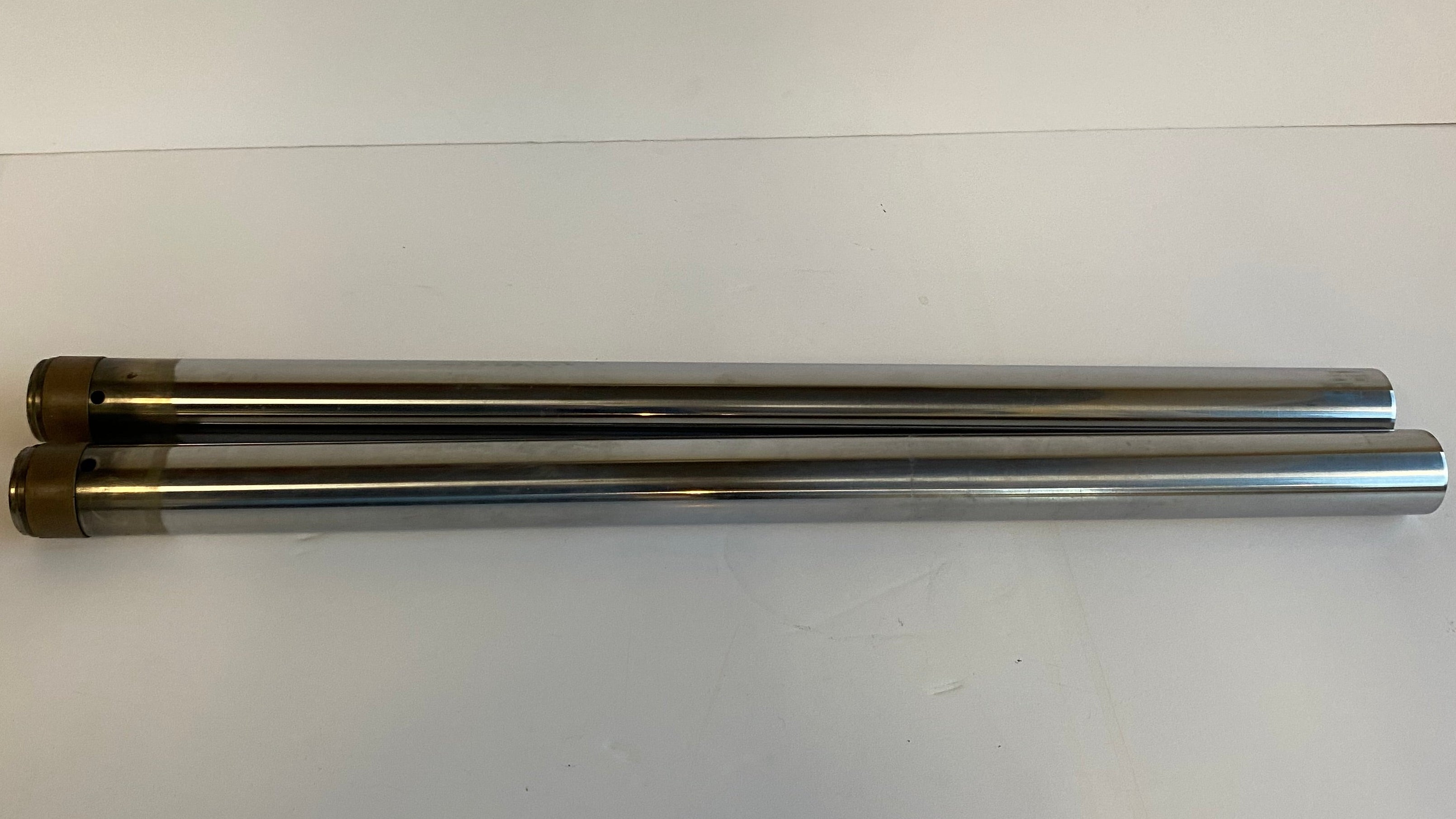 Jeu de 2 tubes de fourche 41mm x 24-1/4 pouces Harley Davidson REF OEM 45417-84