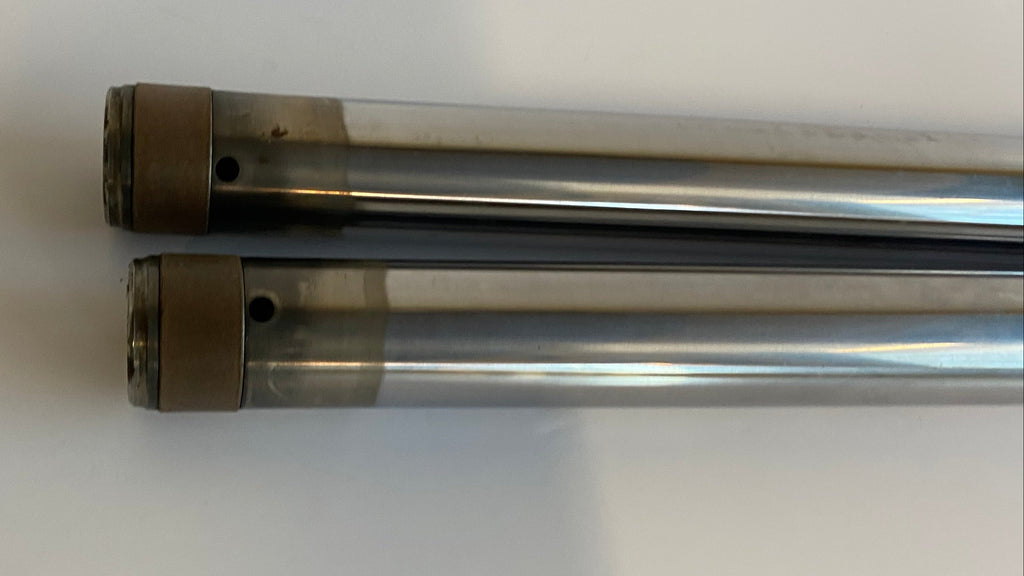 Jeu de 2 tubes de fourche 41mm x 24-1/4 pouces Harley Davidson REF OEM 45417-84