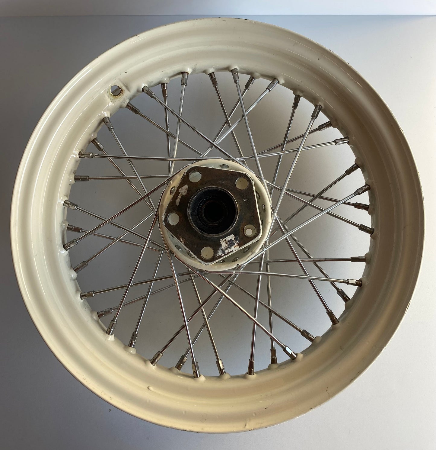 Roue arrière 3.00 x 16  40 rayons Harley Davidson REF MCS : 578469