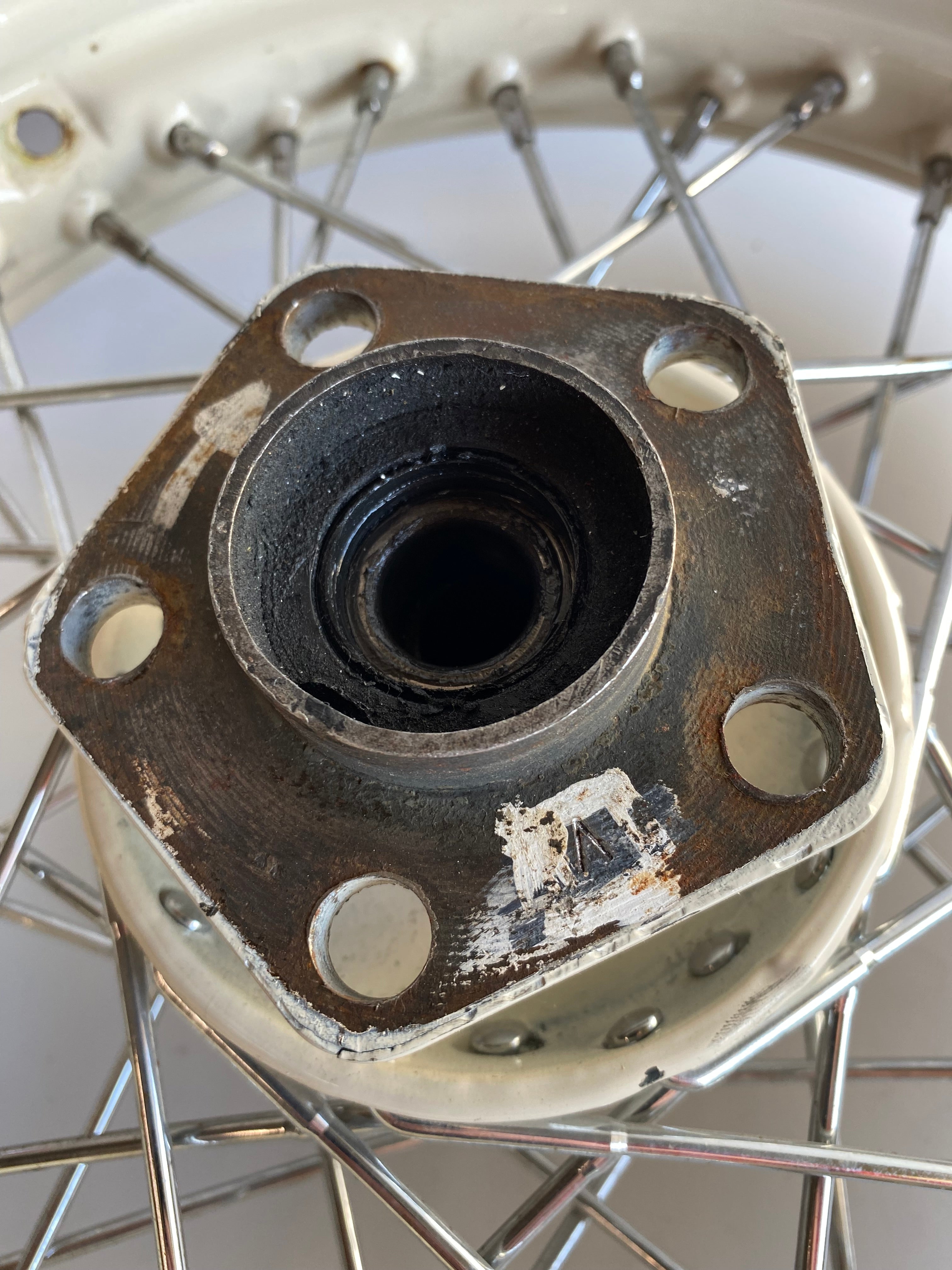 Rear wheel 3.00 x 16 40 spokes Harley Davidson REF MCS: 578469