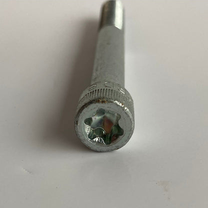 Vis 3/8-16 X 3-1/2 TORX cale pied arrière droit Softail Harley Davidson REF OEM 4315