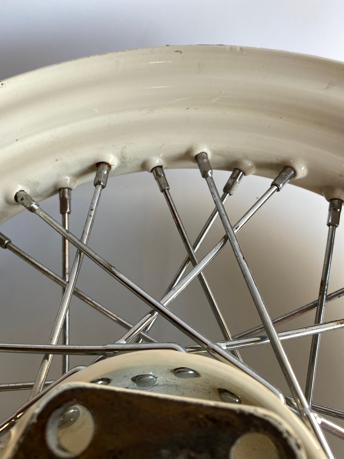 Roue arrière 3.00 x 16  40 rayons Harley Davidson REF MCS : 578469