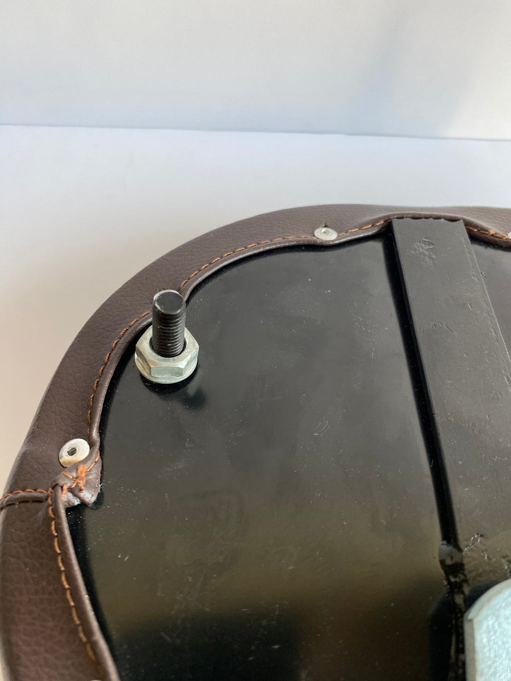 Selle solo à ressorts simili cuir marron Harley Davidson