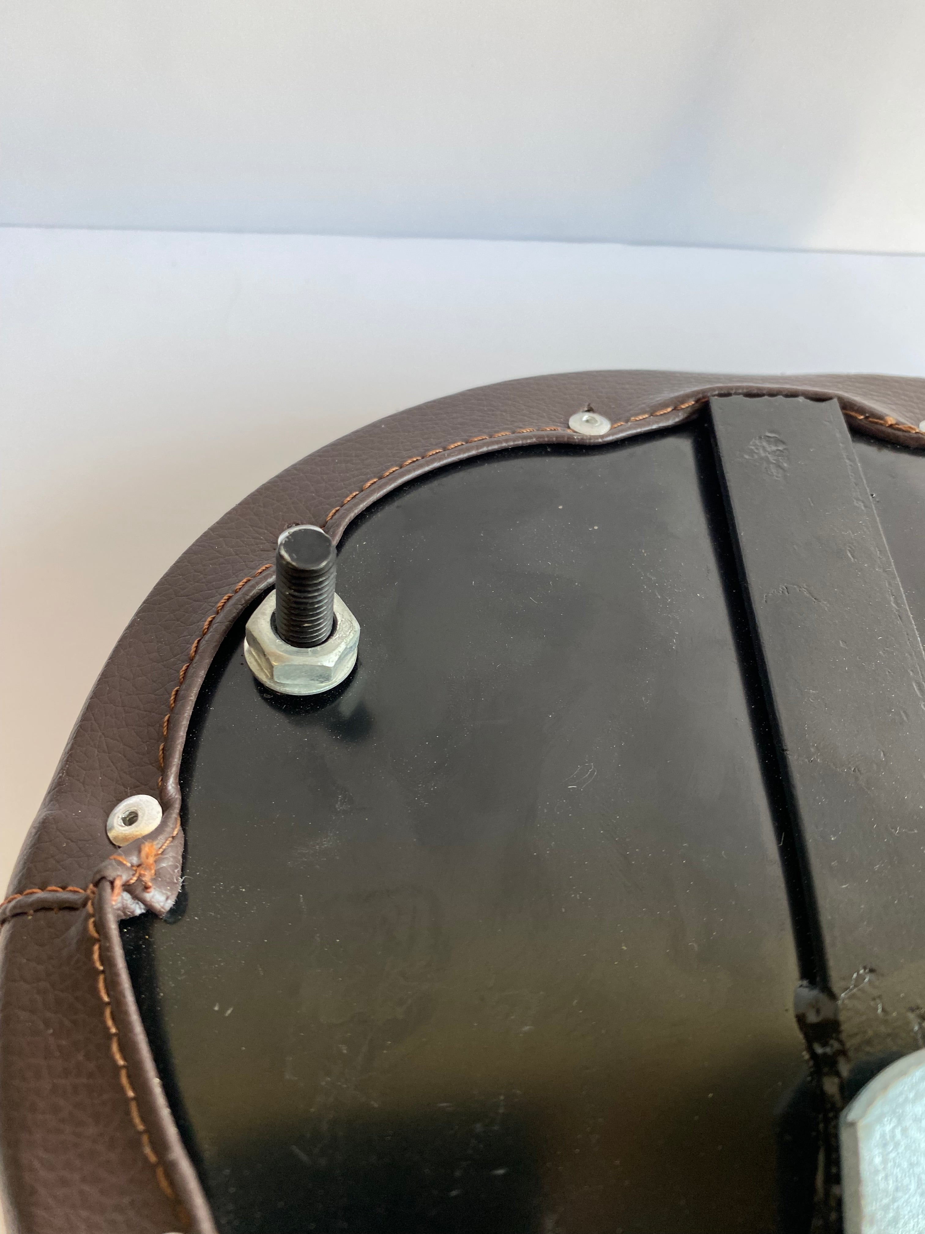 Selle solo à ressorts simili cuir marron Harley Davidson
