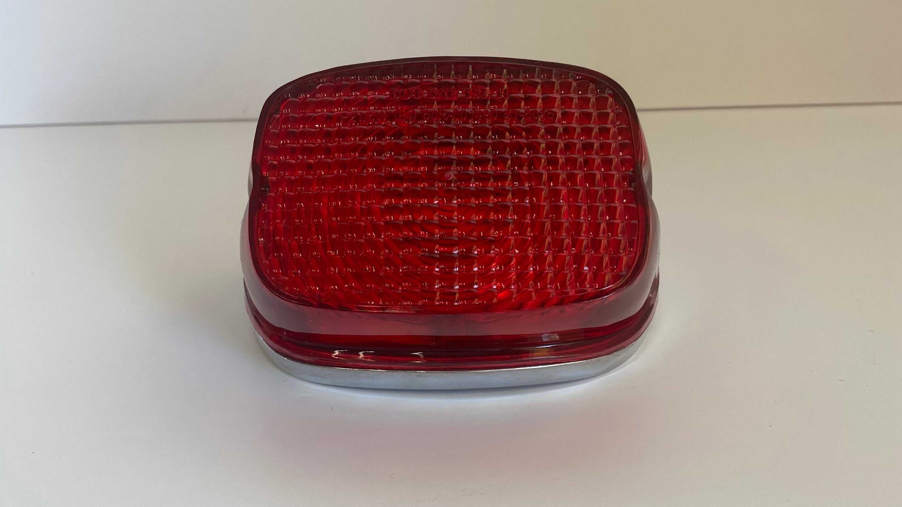 Feu arrière complet Harley Davidson REF OEM : 68049-93B