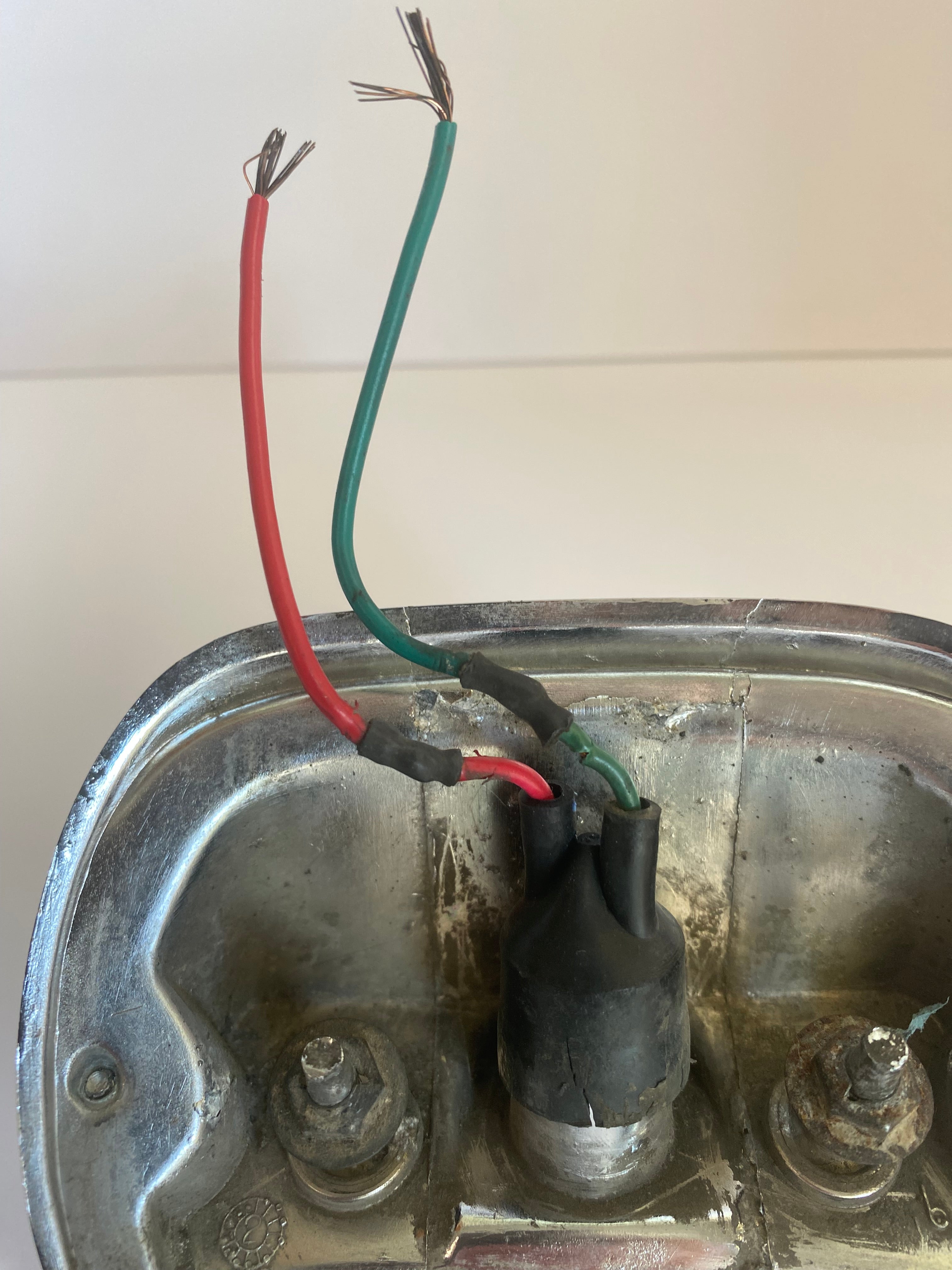 Feu arrière complet Harley Davidson REF OEM : 68049-93B