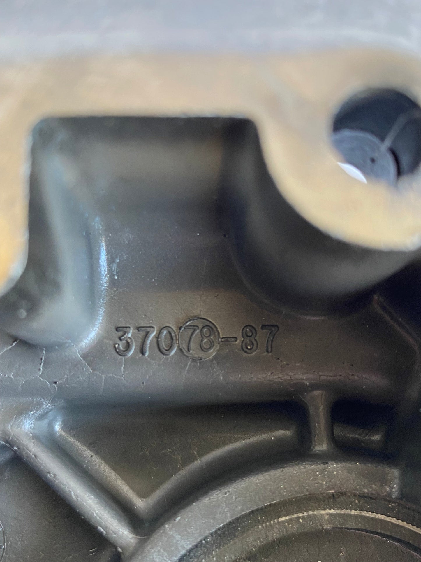 Carter de boite à vitesses latéral droit FXR Harley Davidson REF OEM : 37078-87