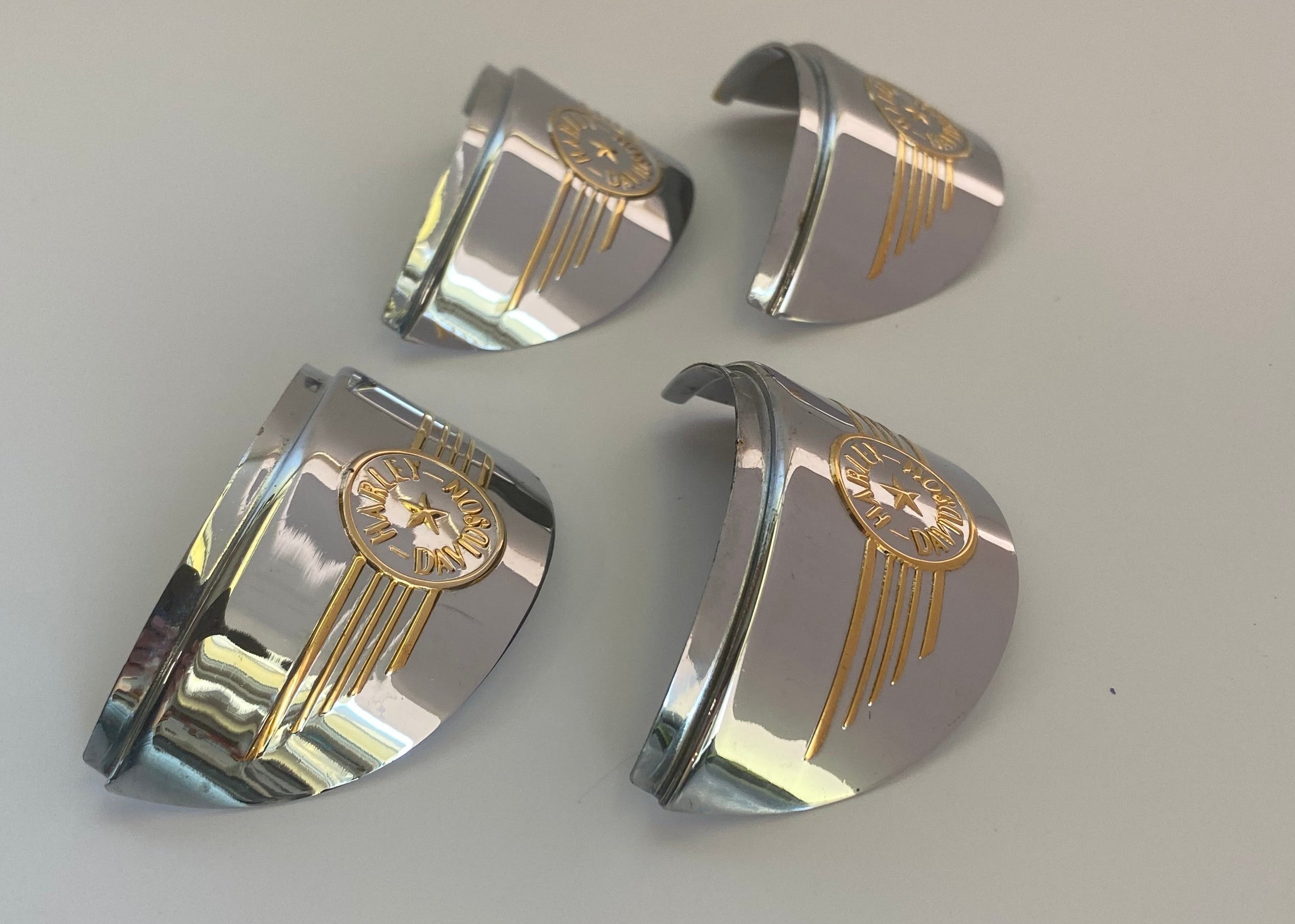 Jeu de 4 casquettes chromées Logo Fat Boy Harley Davidson REF 68088-96