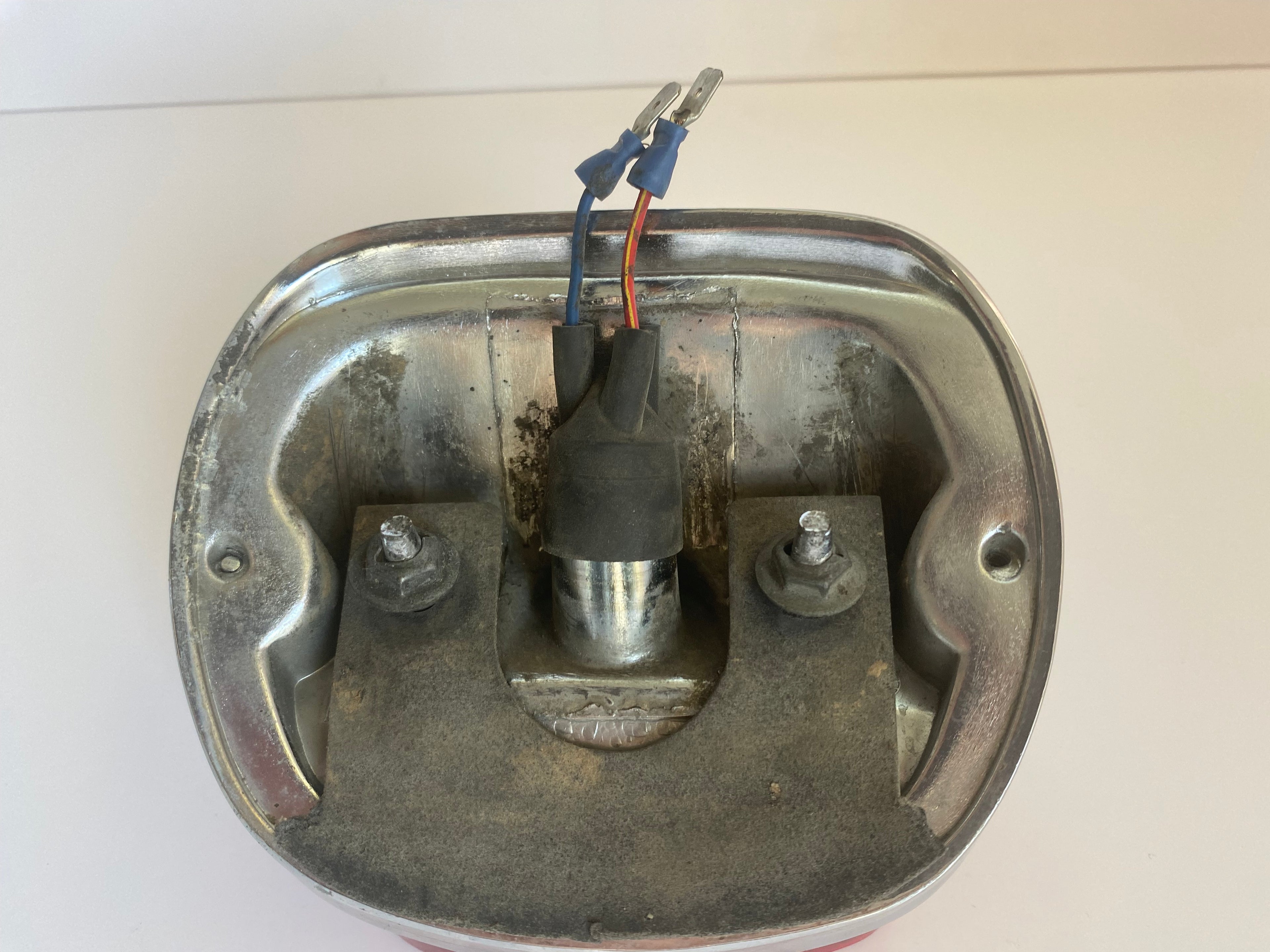 Feu arrière complet Harley Davidson REF OEM : 68049-93B