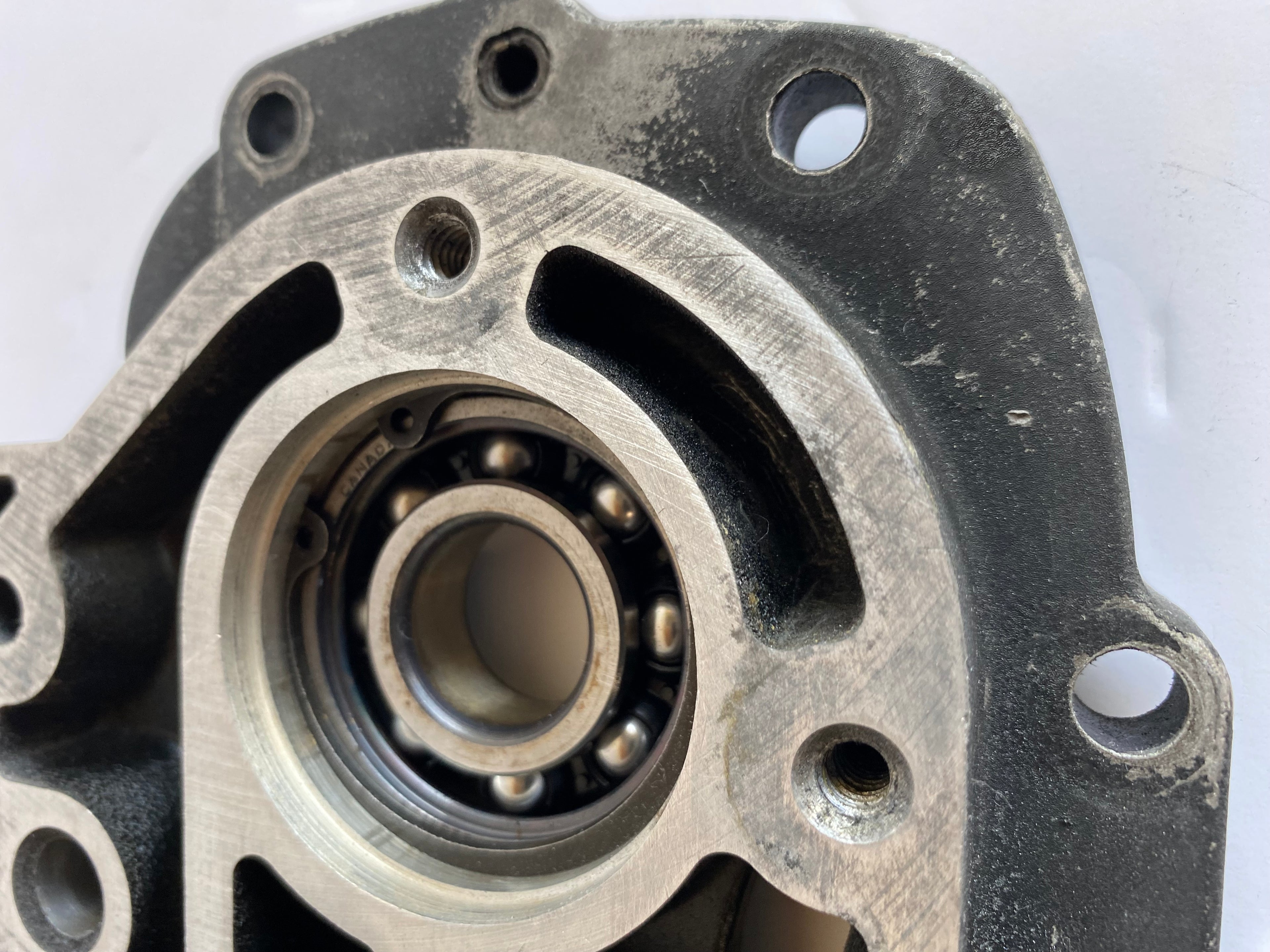 Harley Davidson gearbox bearing plate REF OEM: 35258-87D