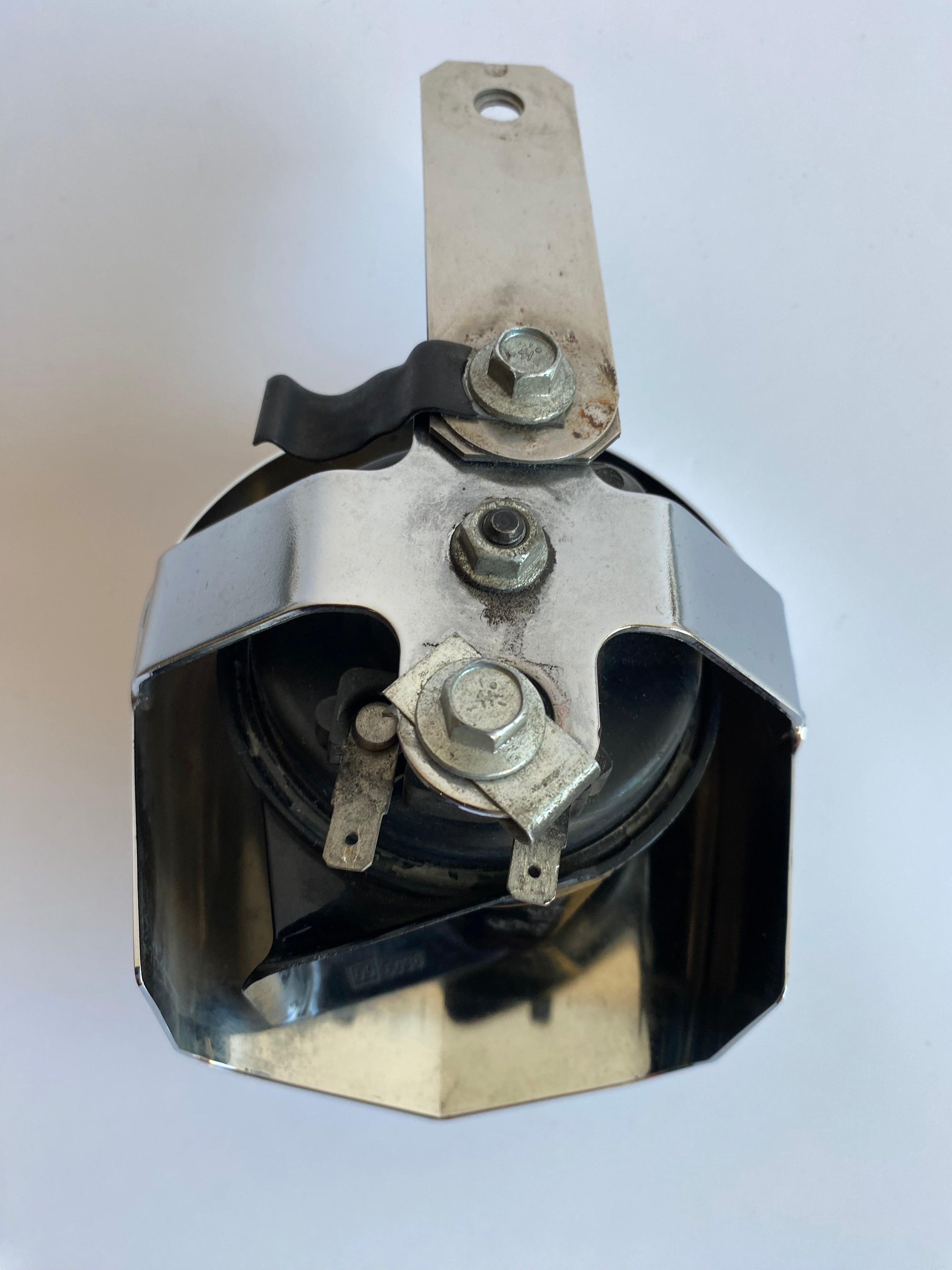 Klaxon et cache chromé Harley Davidson REF OEM :  61300478A / 69060-90H