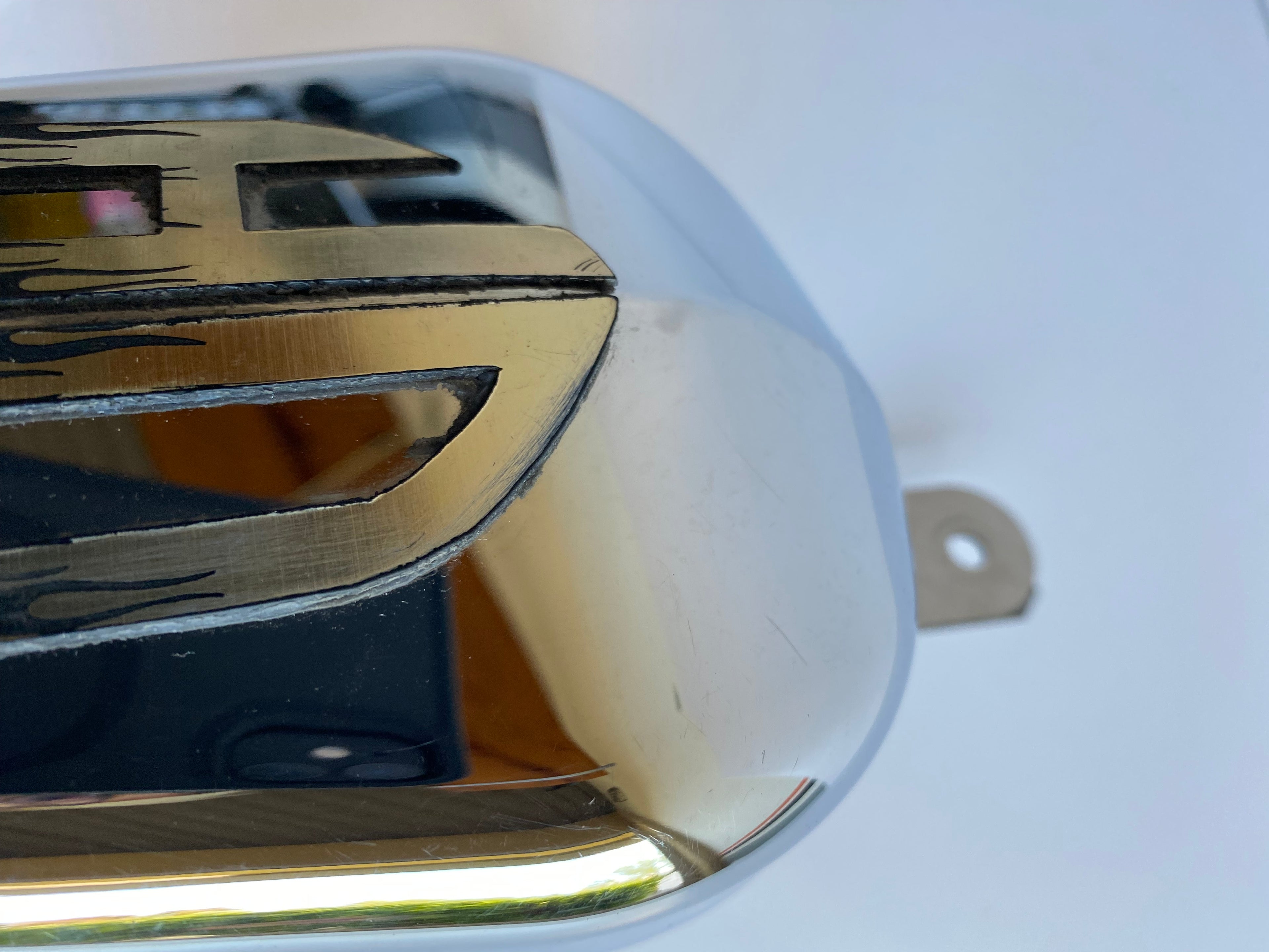 Klaxon et cache chromé Harley Davidson REF OEM :  61300478A / 69060-90H