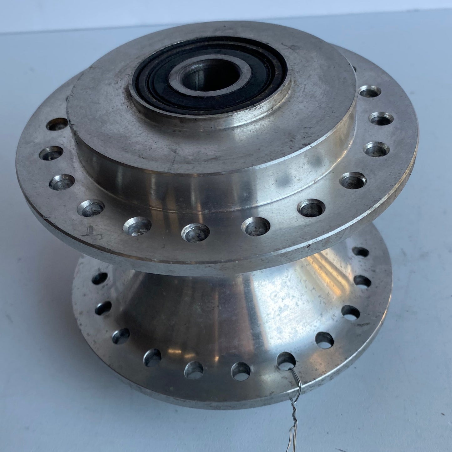 Moyeu avant étroit Dyna Harley Davidson REF OEM 43627-00B