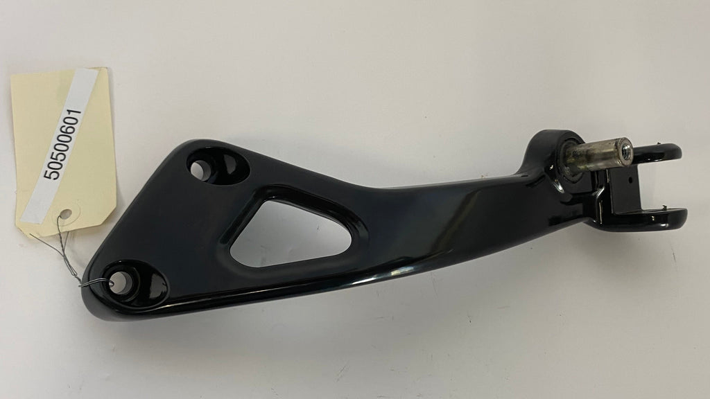 Support cale pied droit Softail M8 Harley Davidson REF OEM 50500601