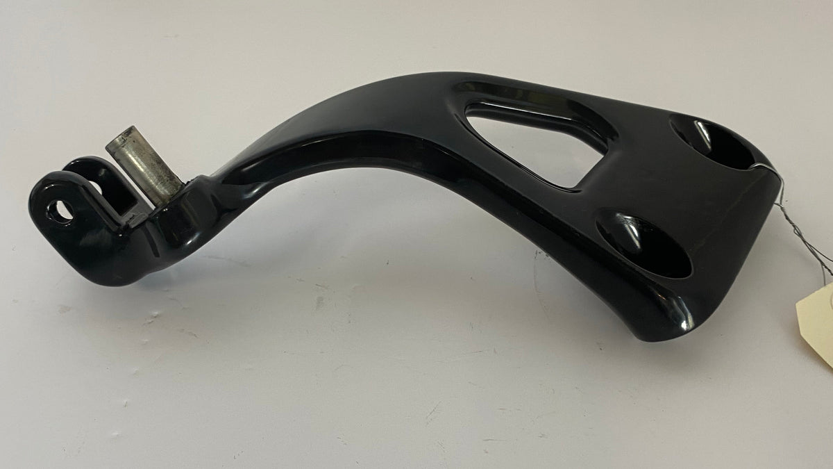 Support cale pied droit Softail M8 Harley Davidson REF OEM 50500601