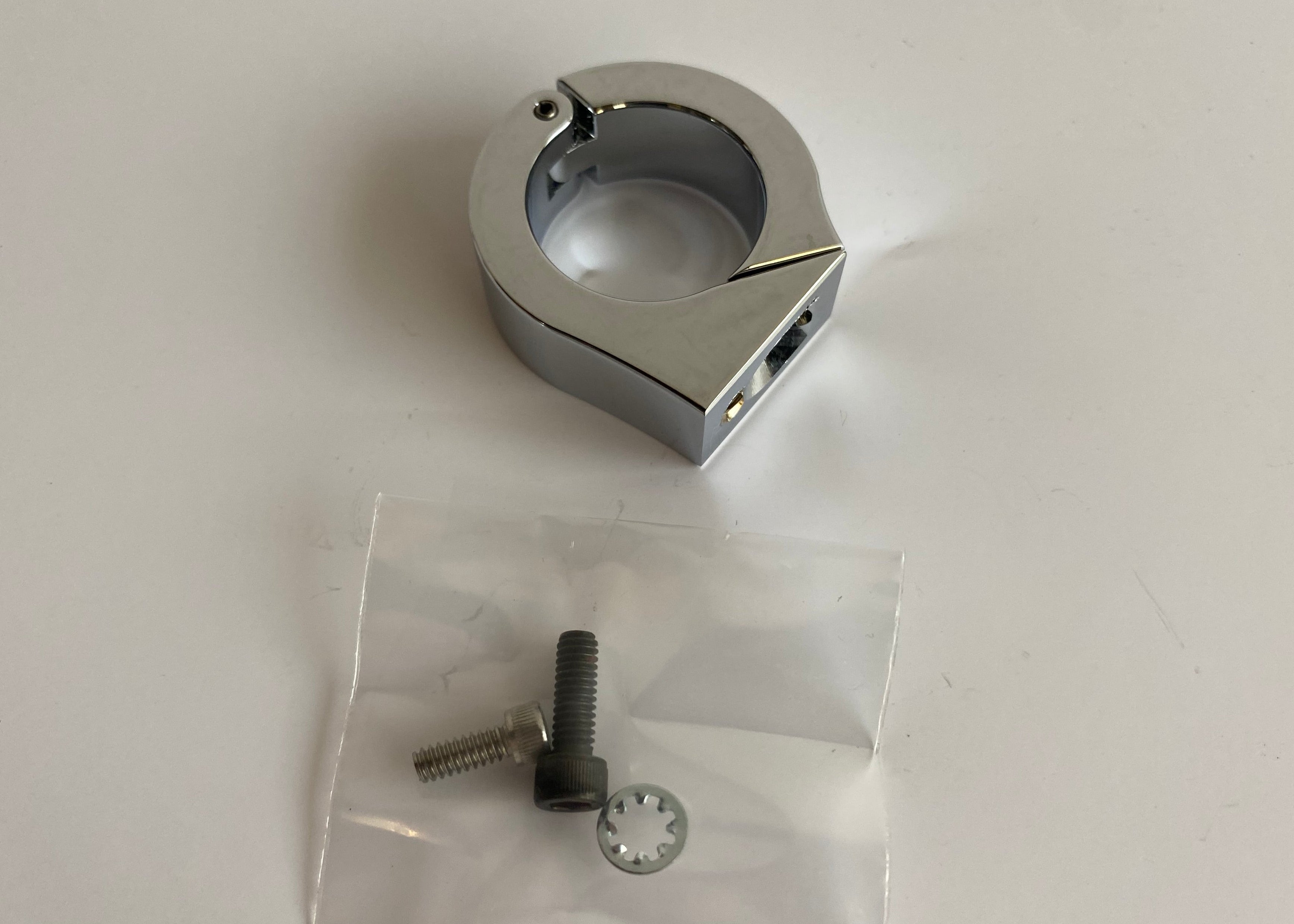 Collier 1 pouce compteur Dakota Digital Harley Davidson REF BKT-3100
