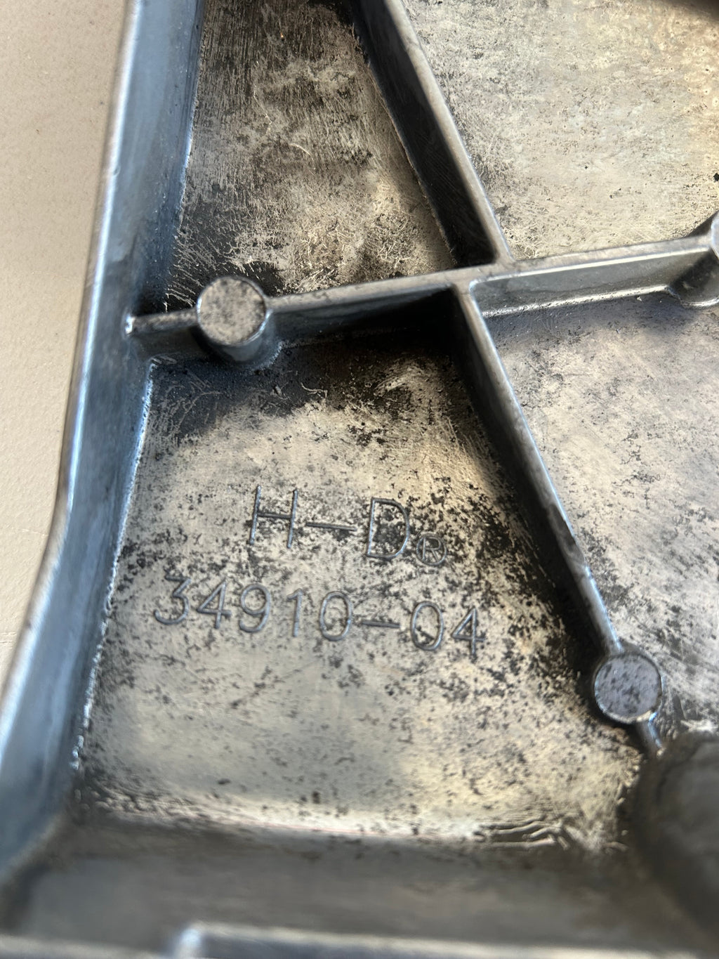 Couvercle pignon alu poli Harley Davidson REF OEM : 34911-04