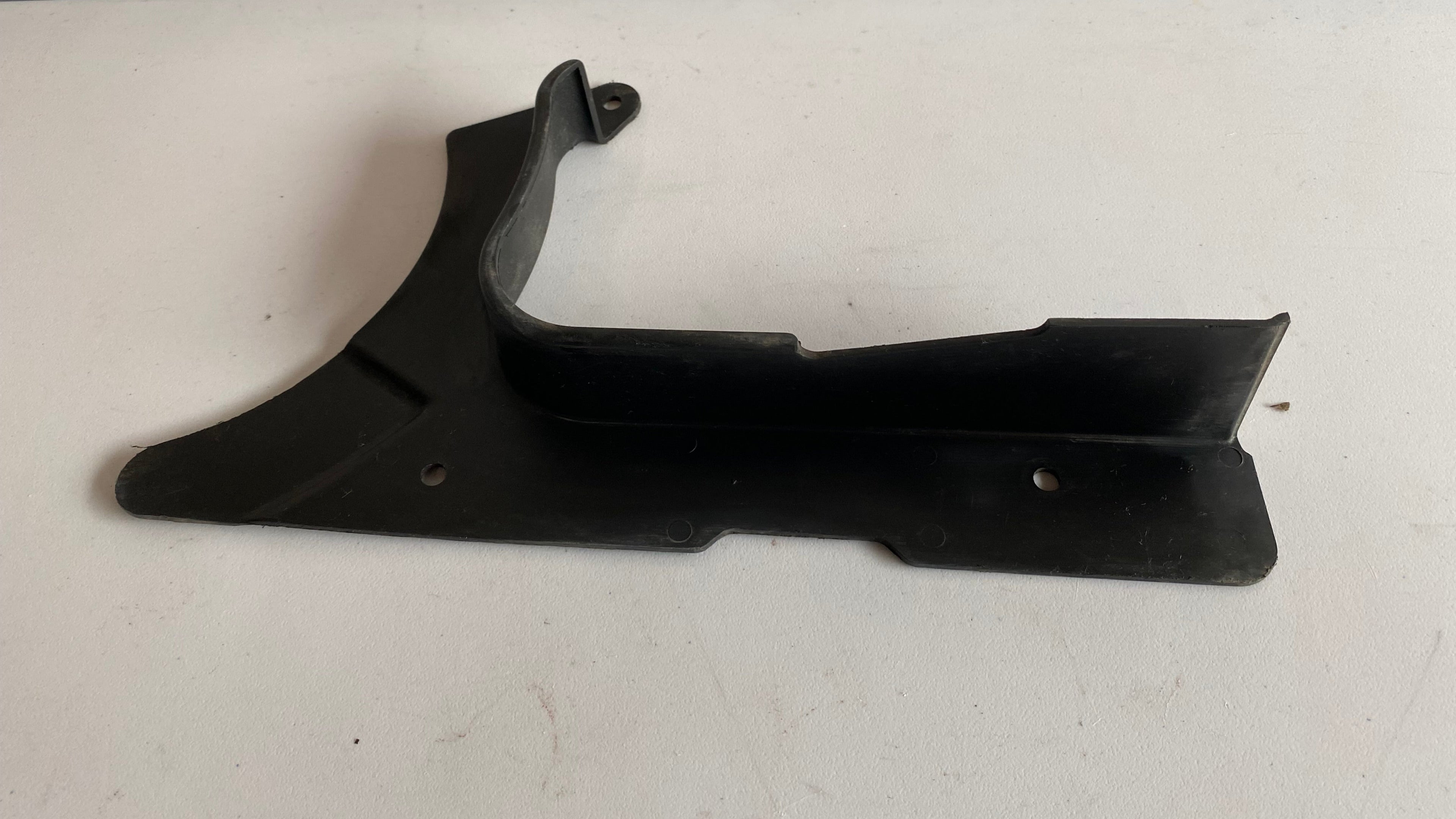 Pare courroie inférieur Harley Davidson Softail REF OEM : 60415-89C