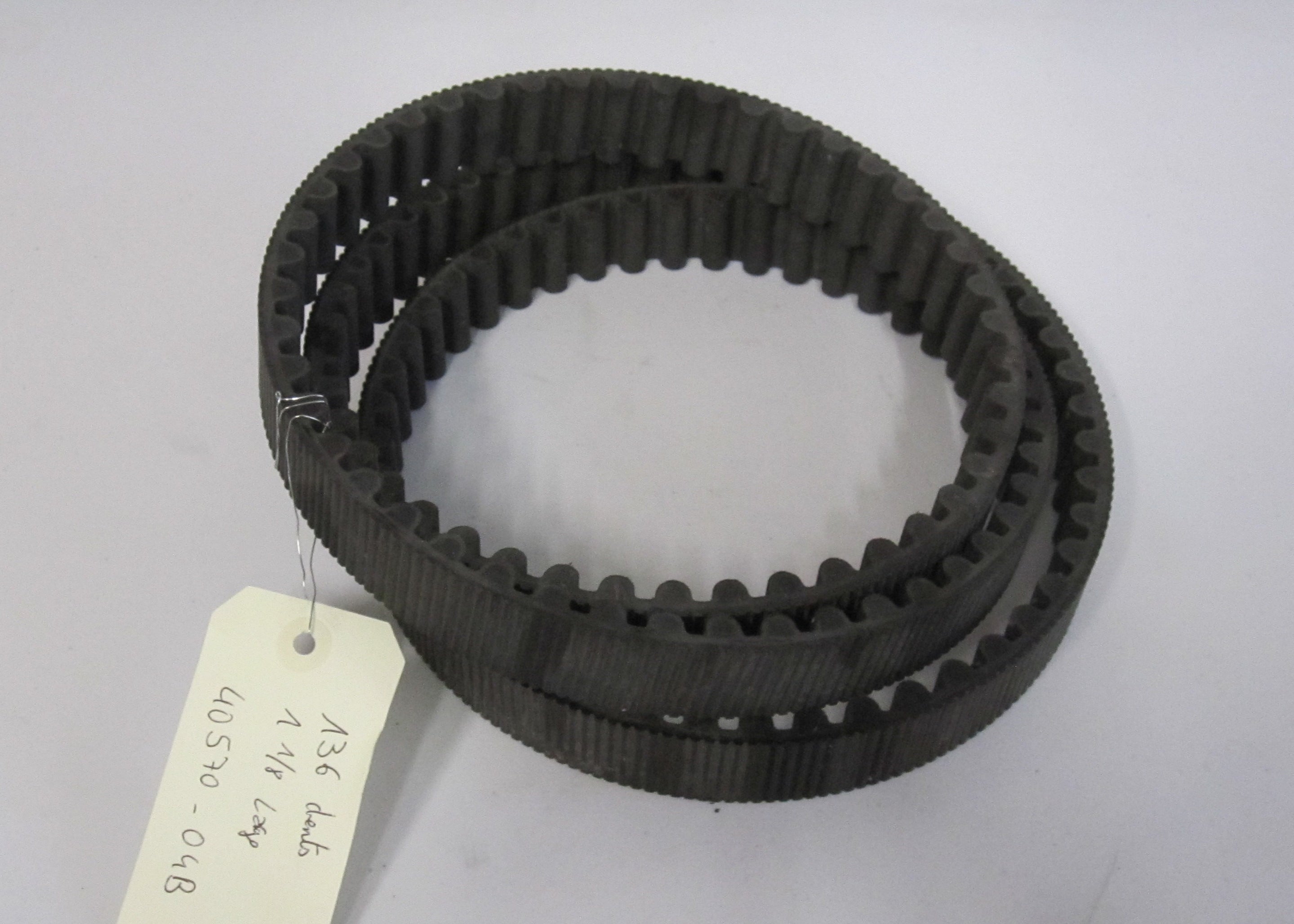 Courroie secondaire 136 dents  Harley Davidson REF OEM : 40570-04B