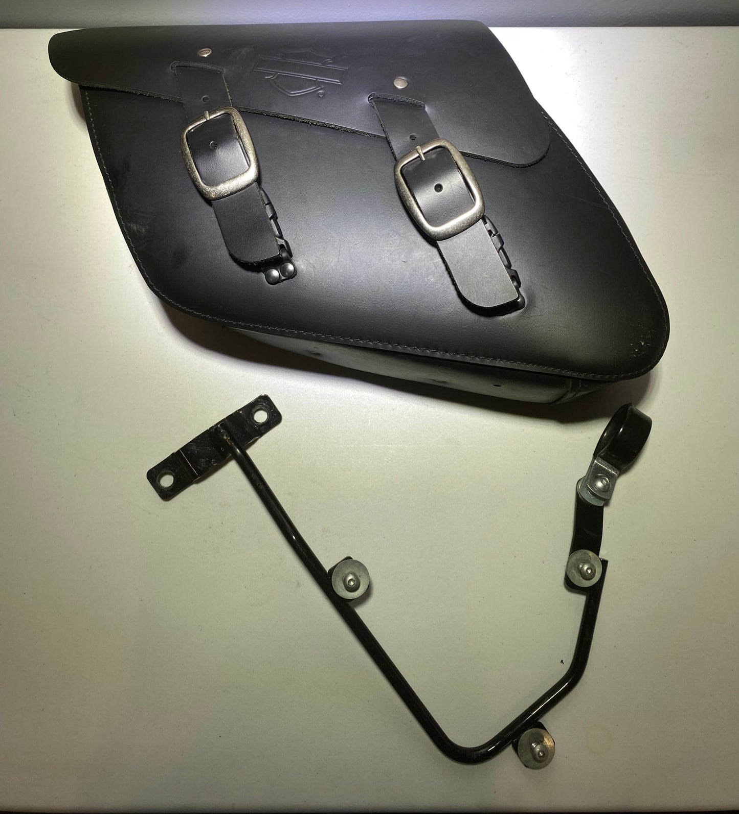 Sacoche latérale Sportster Harley Davidson REF OEM : 90201326A