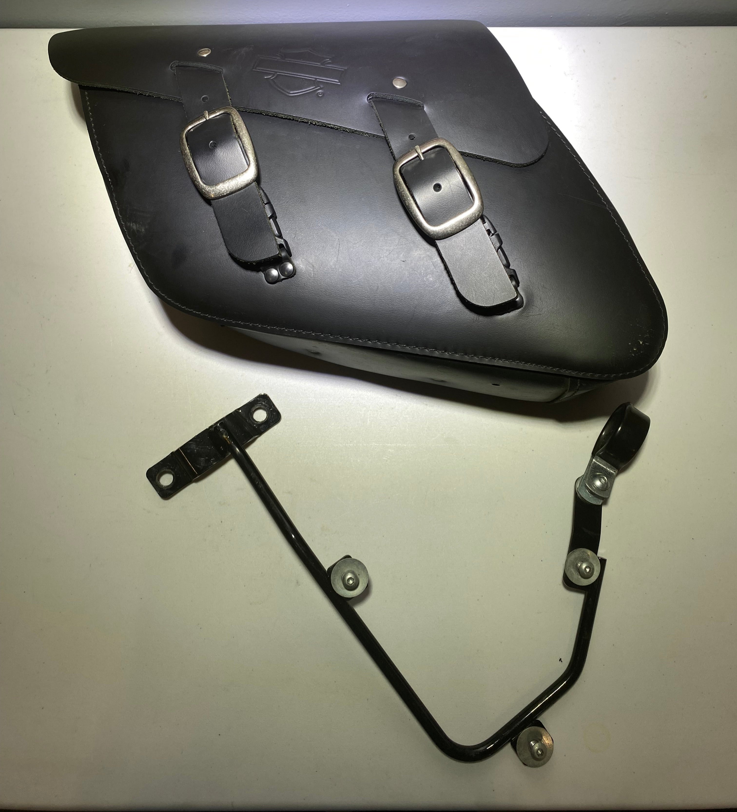 Sacoche latérale Sportster Harley Davidson REF OEM : 90201326A