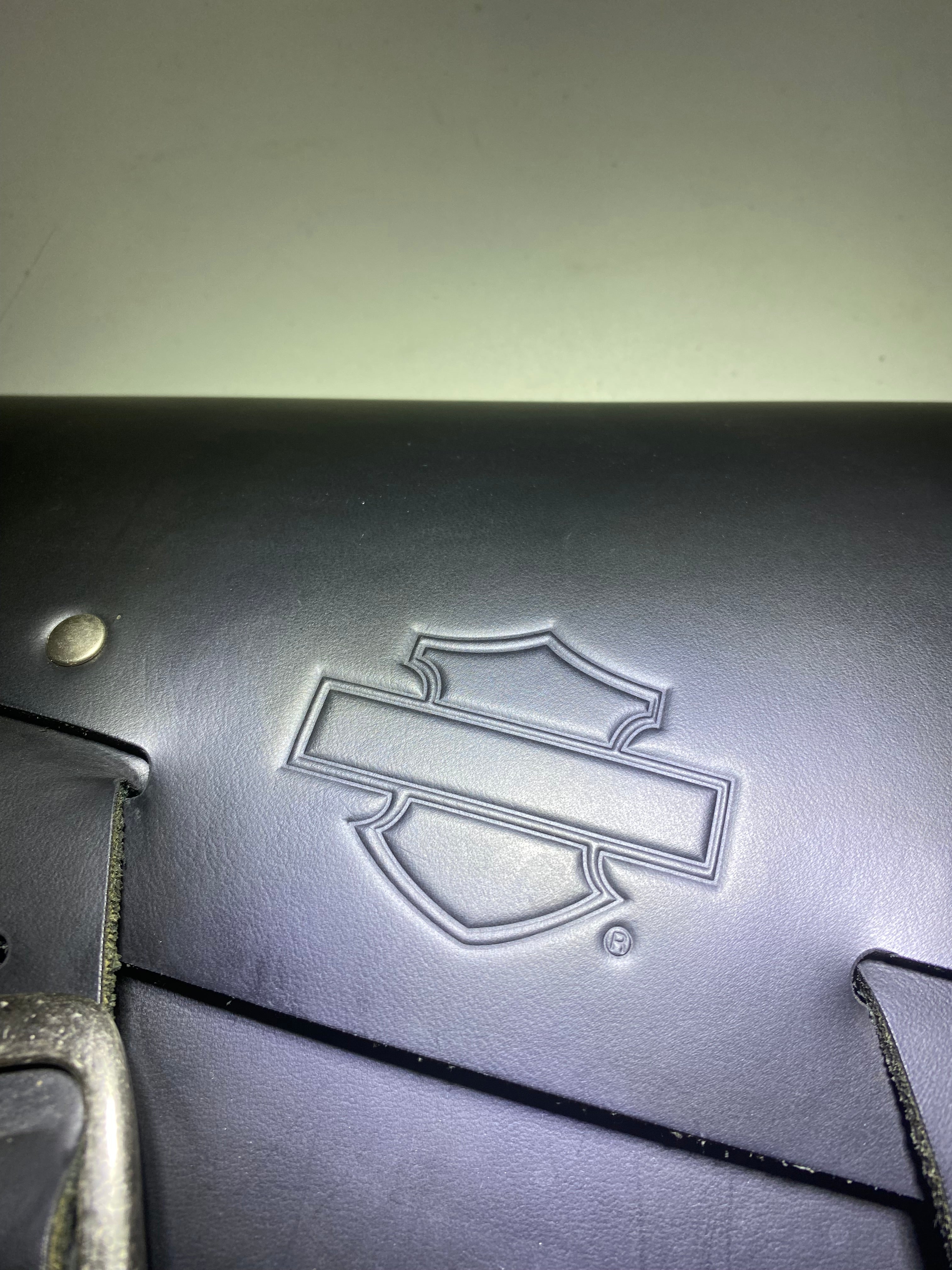 Sacoche latérale Sportster Harley Davidson REF OEM : 90201326A
